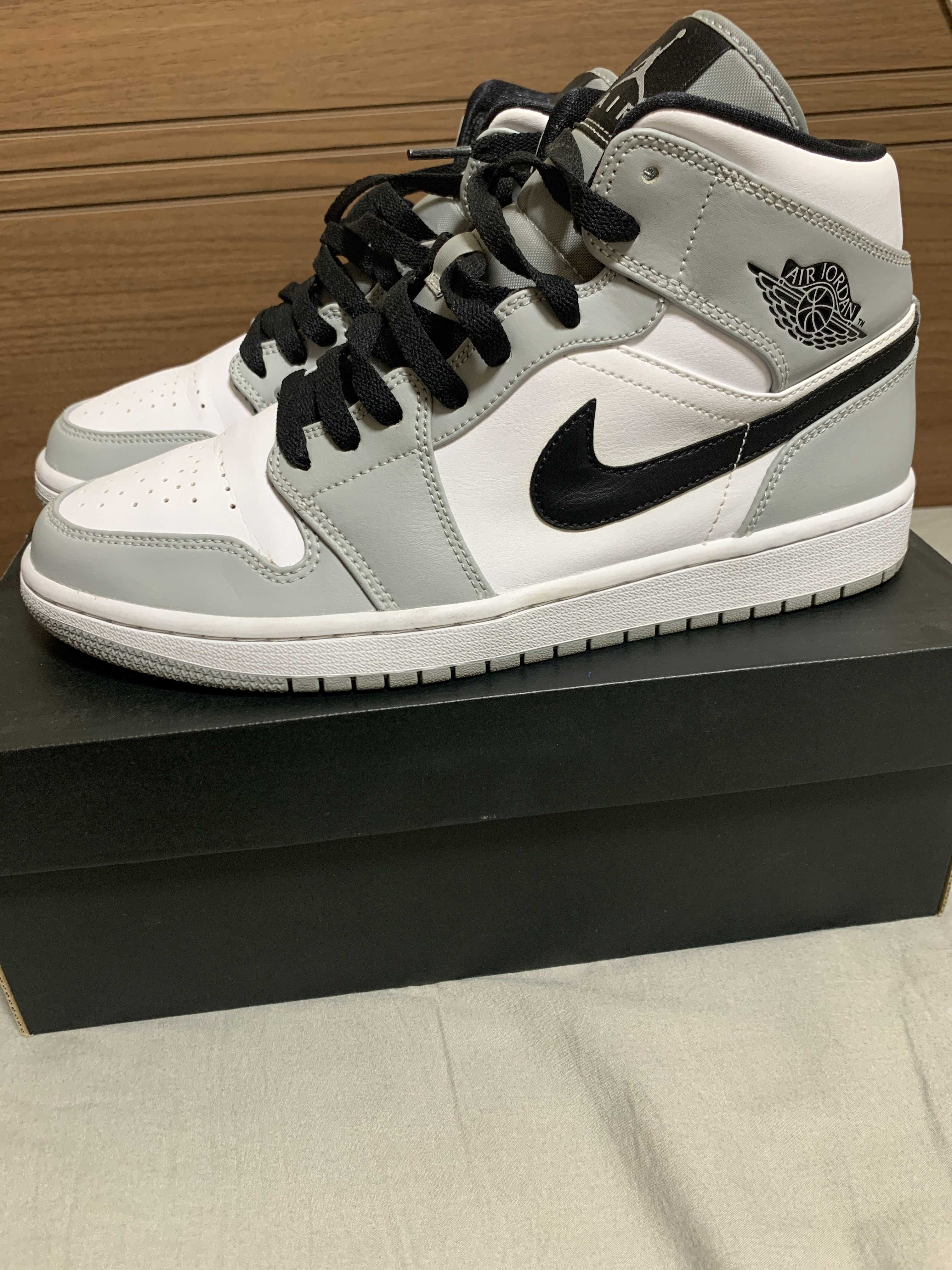 Nike Air Jordan 1 Mid "Light Smoke Grey/White/Black"