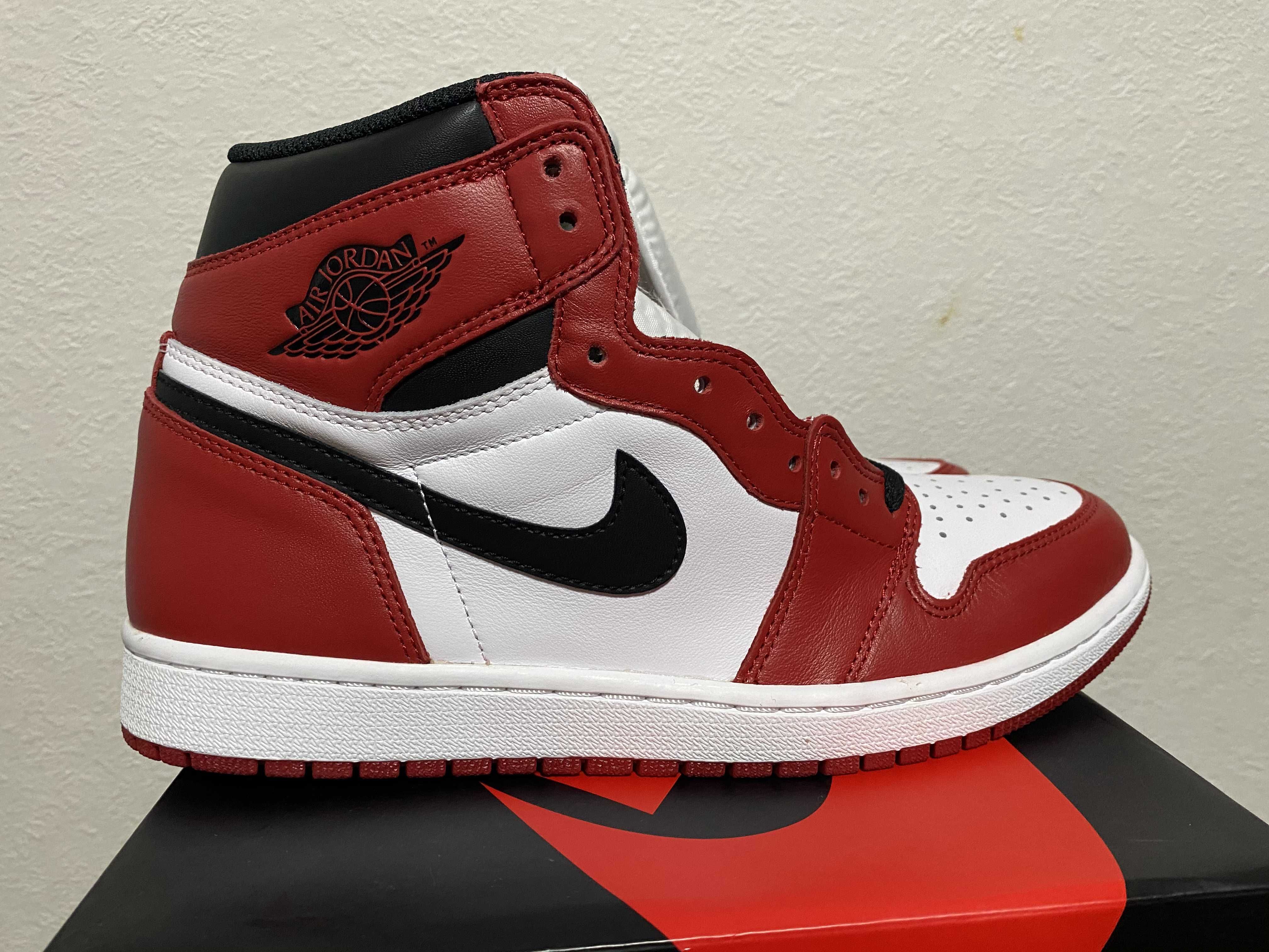 Nike Air Jordan 1 Retro High "Chicago" (2015)