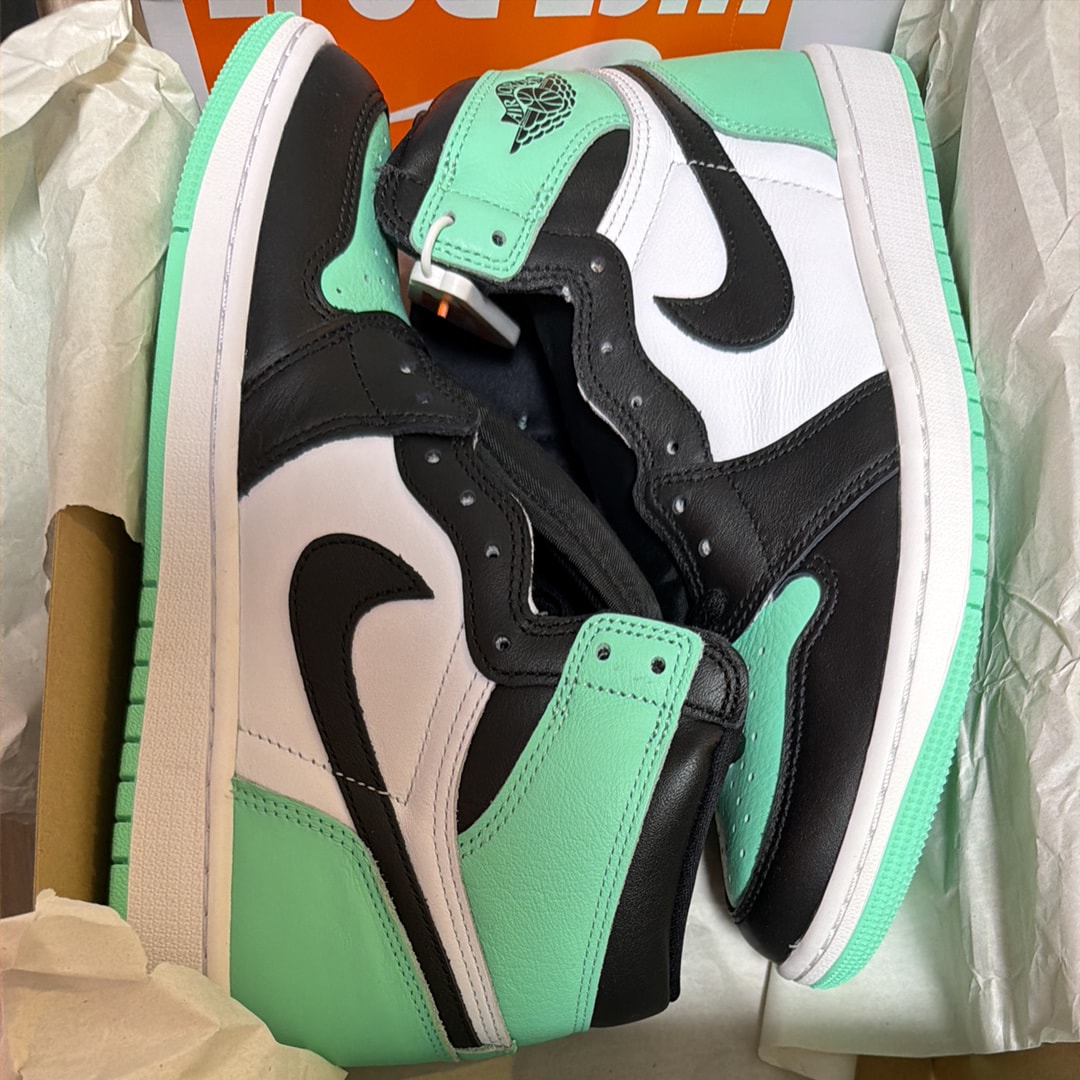 Nike Air Jordan 1 High OG "Green Glow"