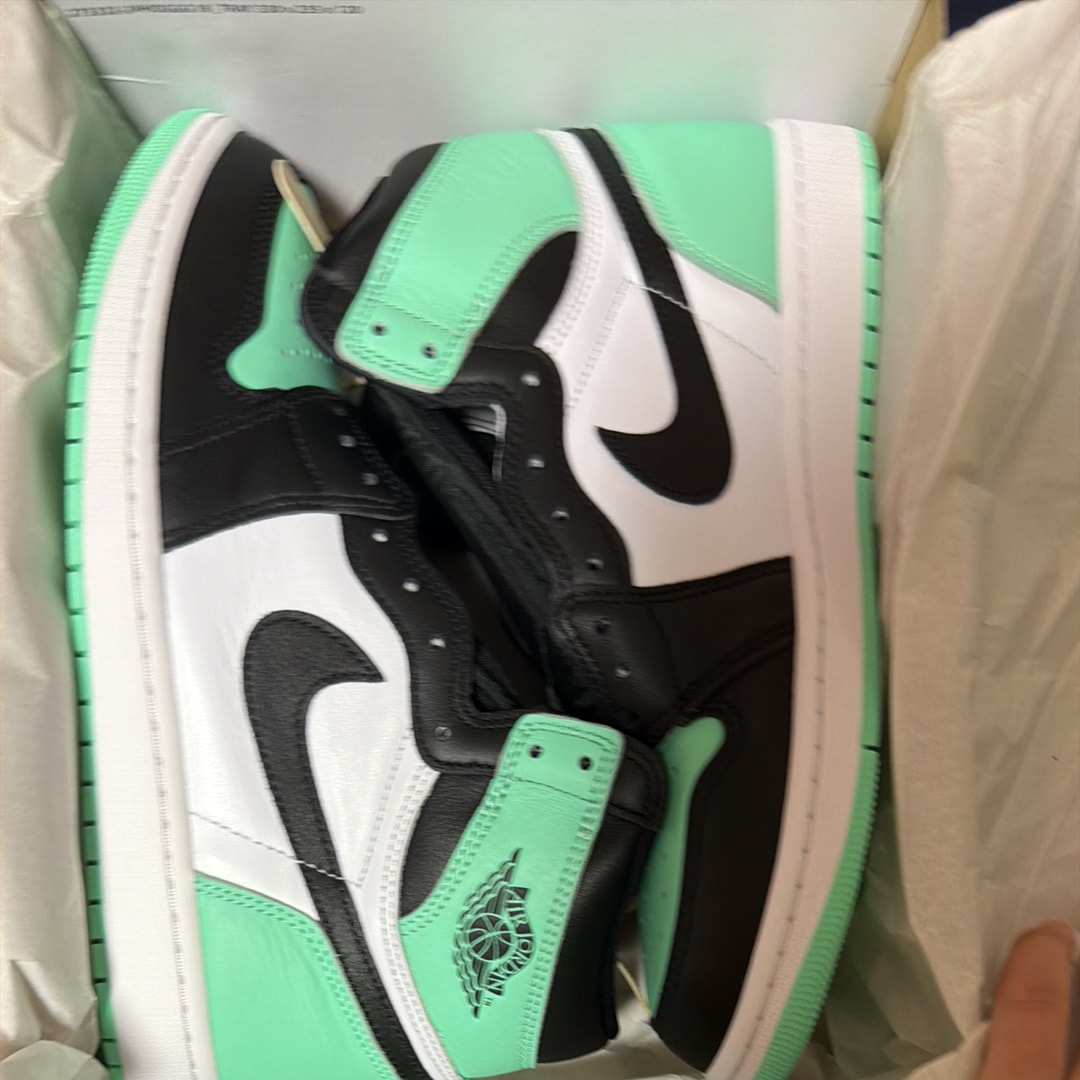 Nike Air Jordan 1 High OG "Green Glow"