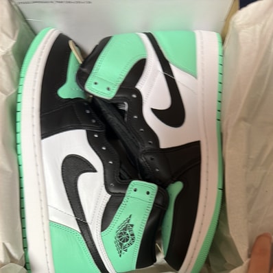 Nike Air Jordan 1 High OG "Green Glow"