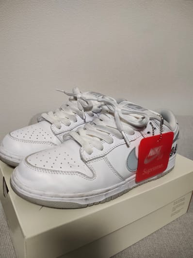 Supreme × Nike SB Dunk Low "White/Metallic Silver" (25FW Week2)