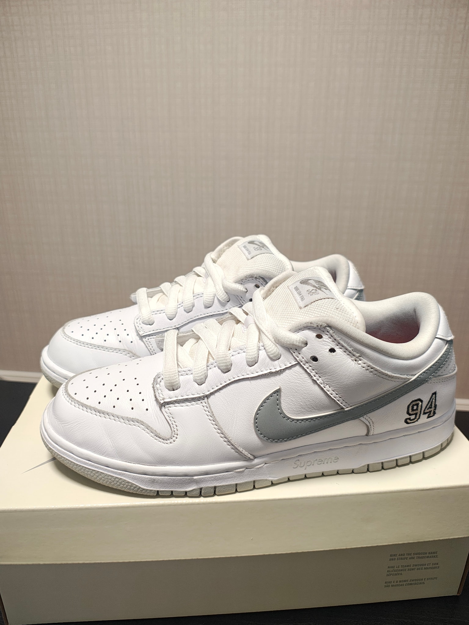 Supreme × Nike SB Dunk Low "White/Metallic Silver" (25FW Week2)