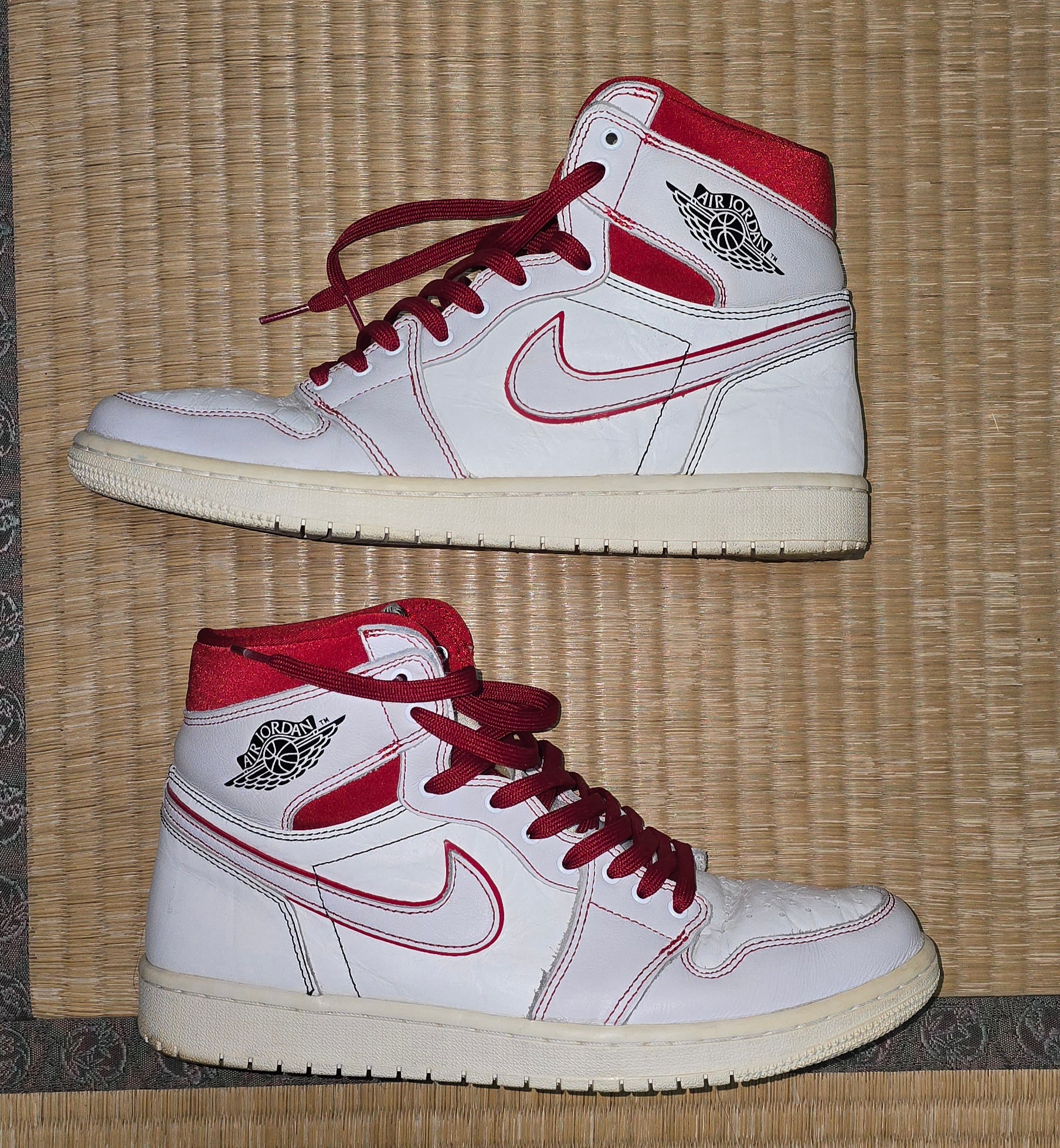 Nike Air Jordan 1 Retro High OG "Sail/University Red"