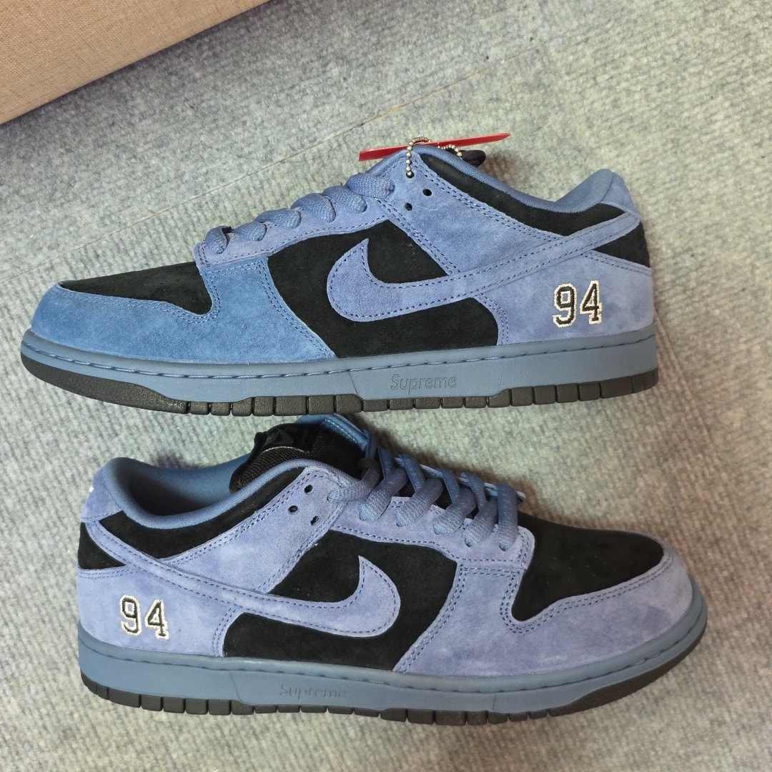 Supreme × Nike SB Dunk Low "Ocean Fog" (North America Exclusive) (25FW Week2)