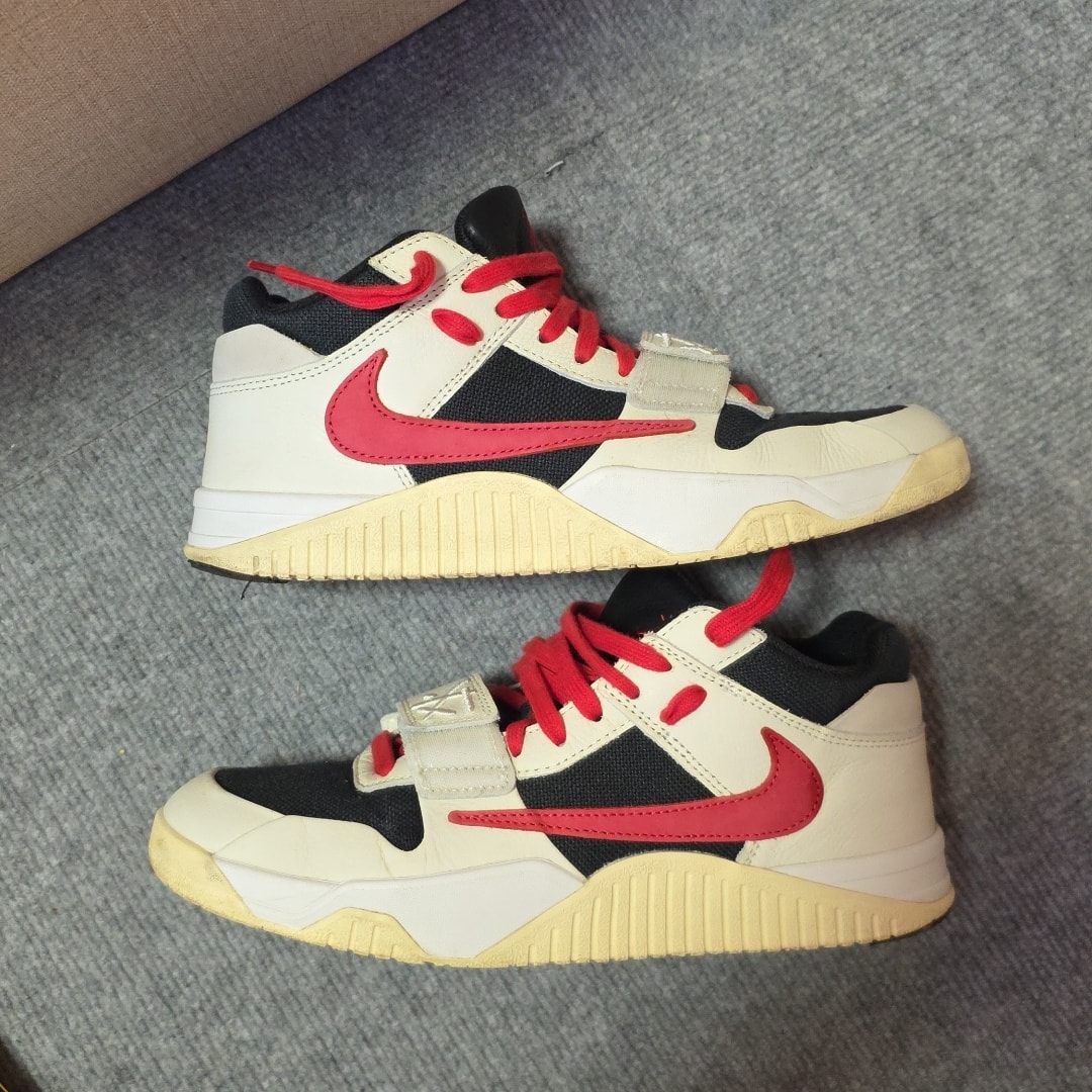 Travis Scott × Nike Jordan Jumpman Jack TR "University Red"