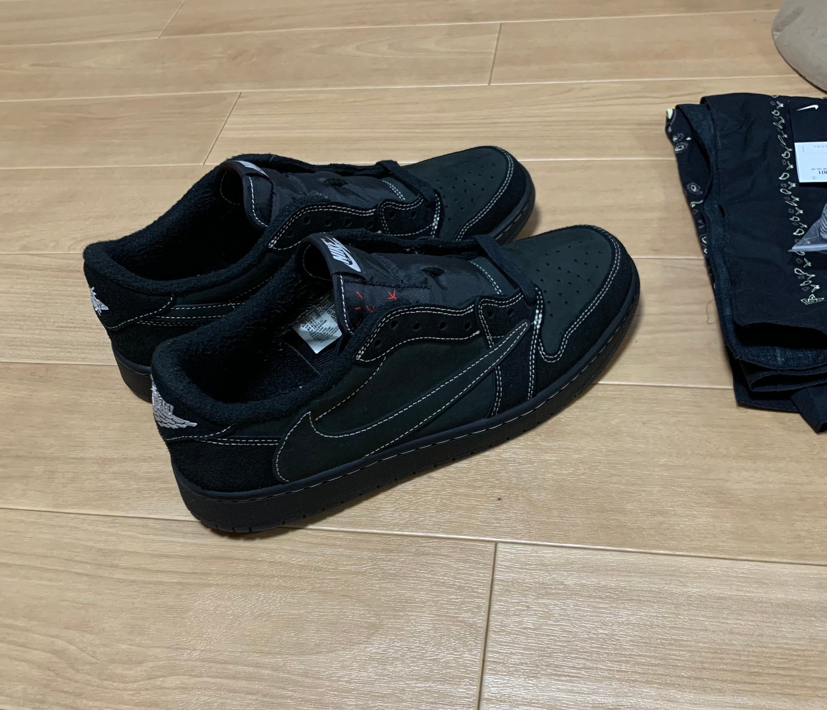 トラヴィススコット × ナイキ エアジョーダン1 ロー OG SP "ブラック ファントム"