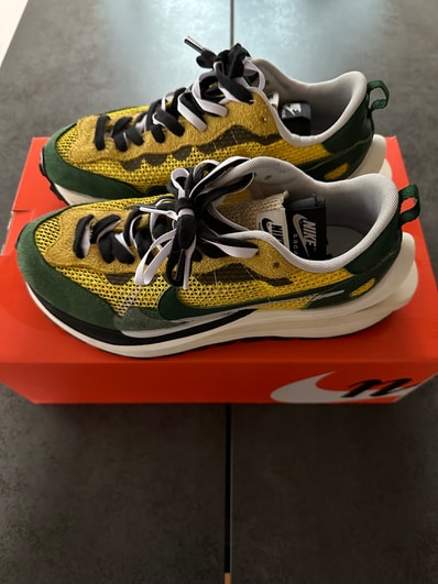 sacai × Nike Vapor Waffle "Tour Yellow/Stadium Green-Sail"