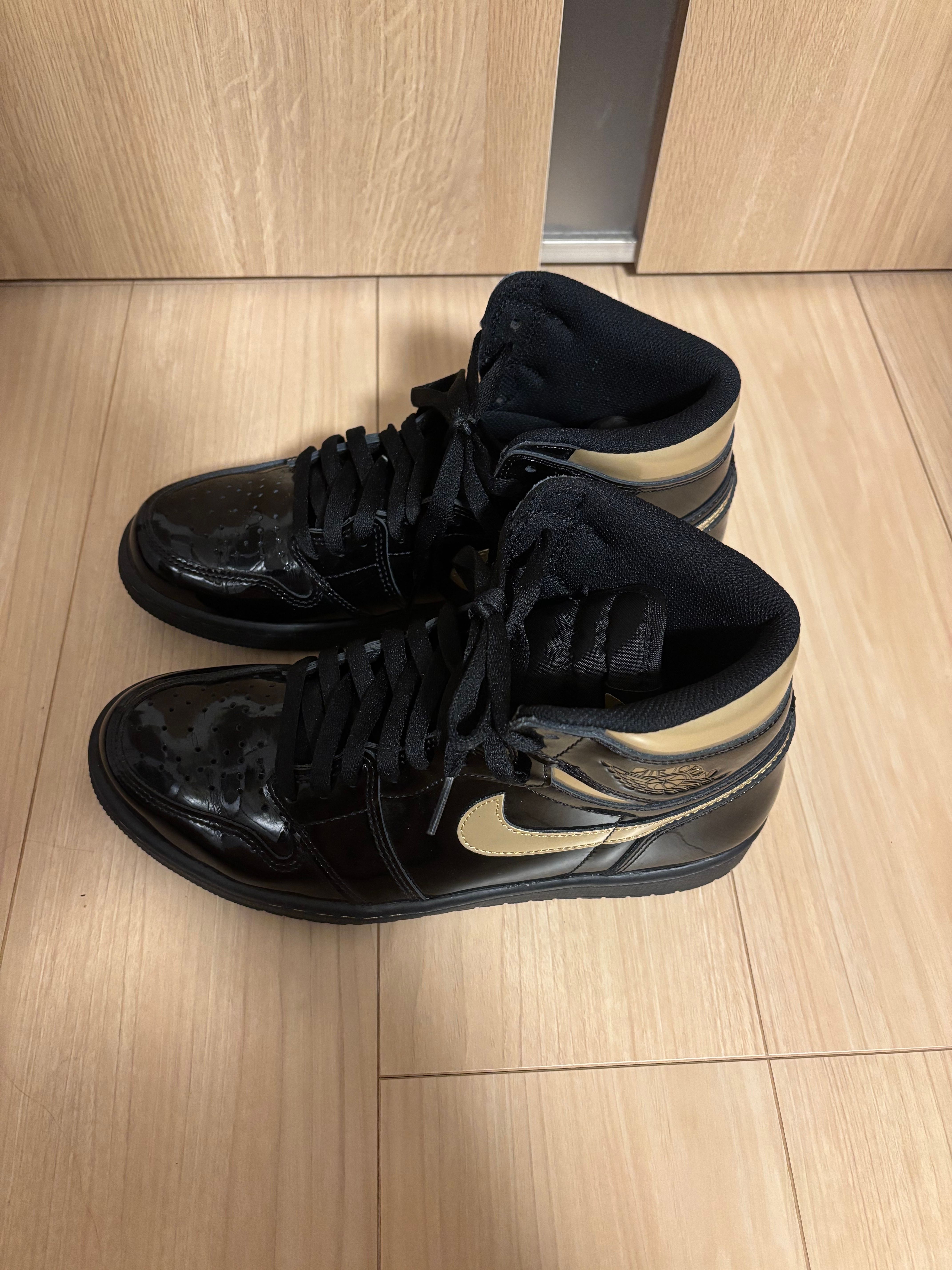 Nike Air Jordan 1 High OG "Black-Metalic Gold"