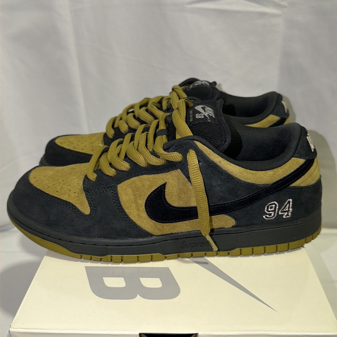 Supreme × Nike SB Dunk Low "Camper Green" (Asia Exclusive) (25FW Week2)