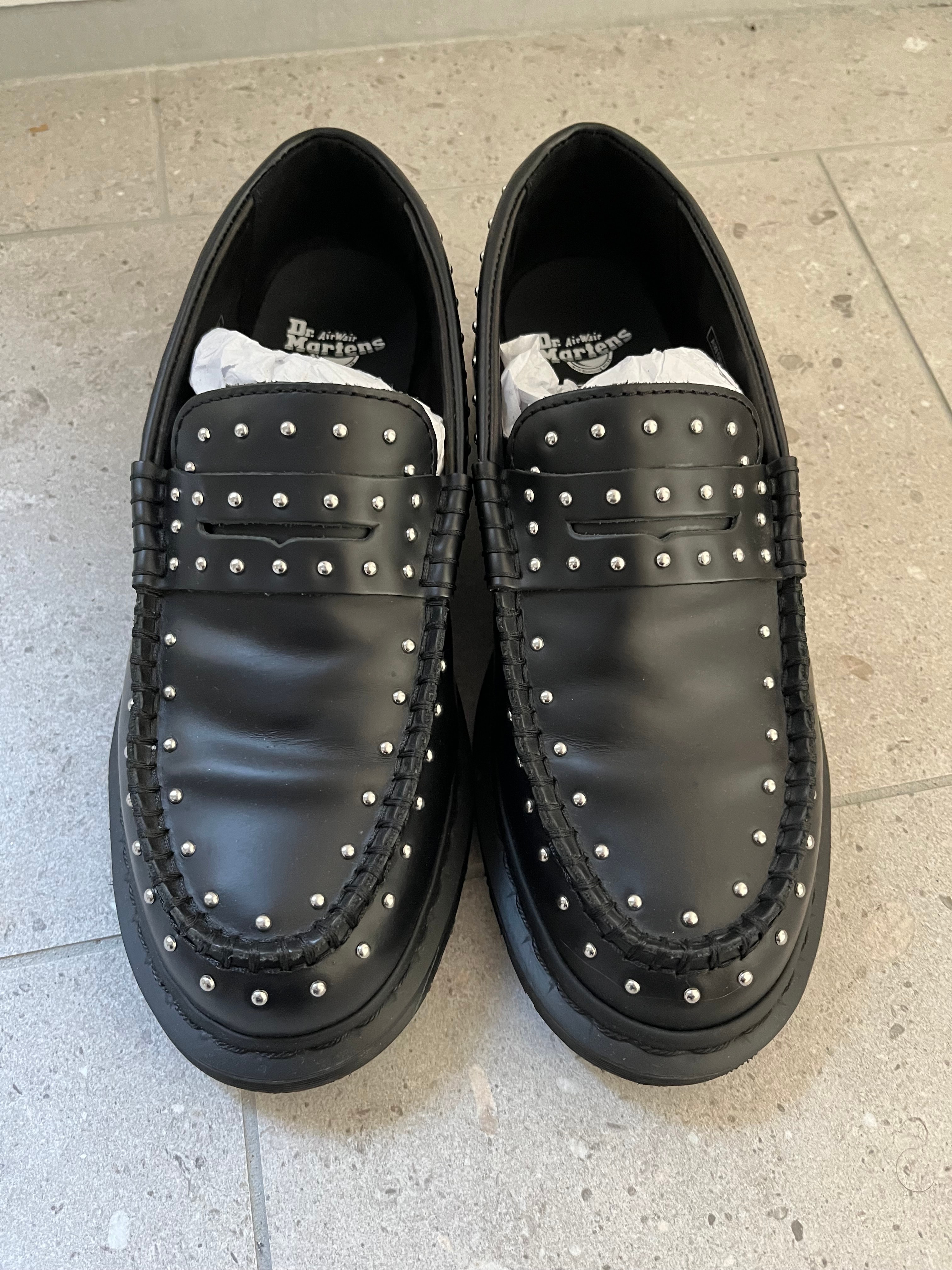 シュプリーム × ドクターマーチン スタッズ ペントン ローファー "ブラック" 25SS Week 13