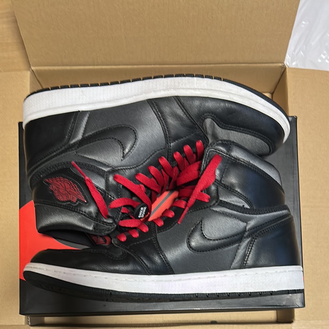 Nike Air Jordan 1 Retro High OG "Black/Metallic Silver/Gym Red"
