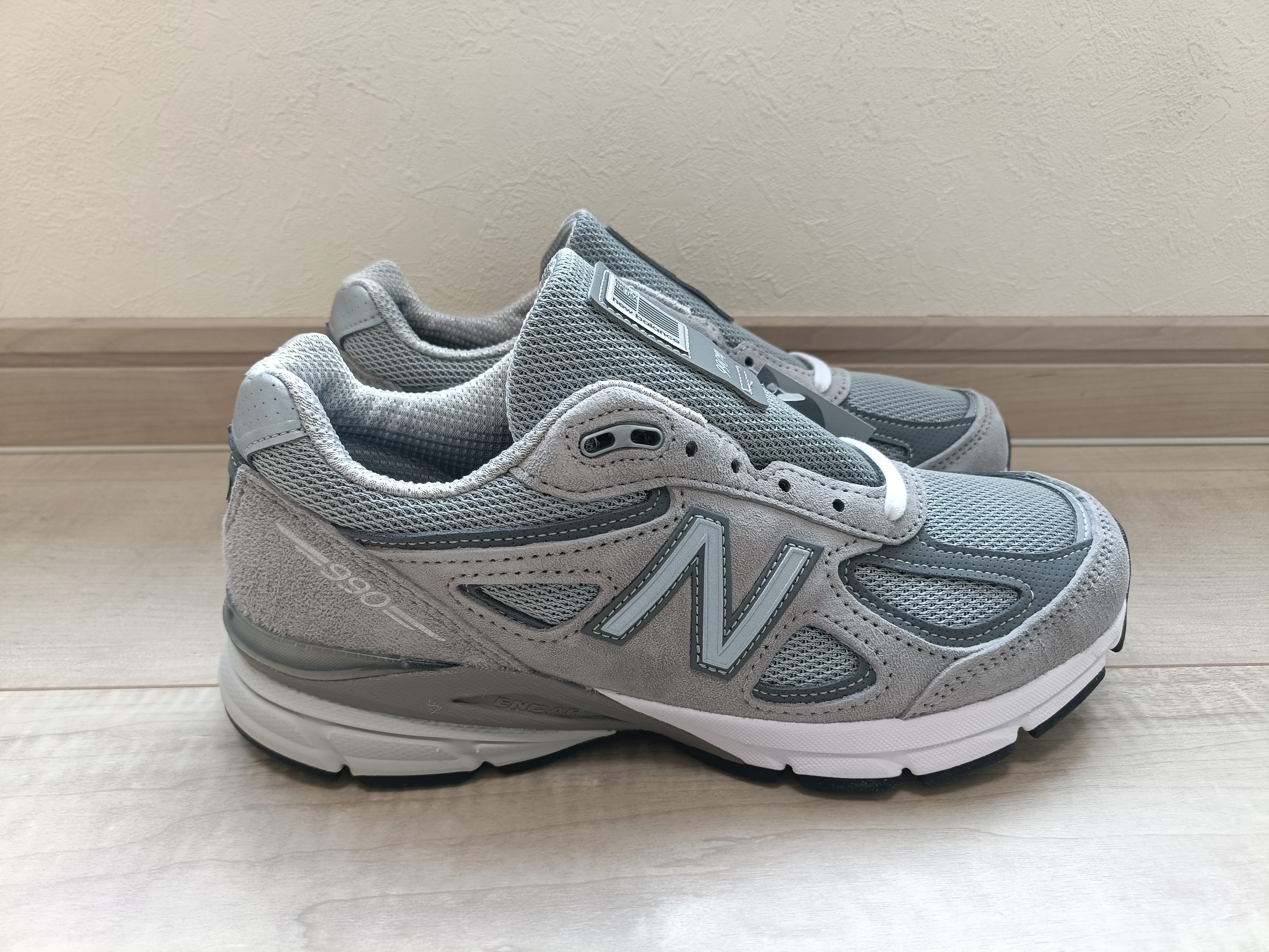 ニューバランス 990V4 "グレー シルバー"