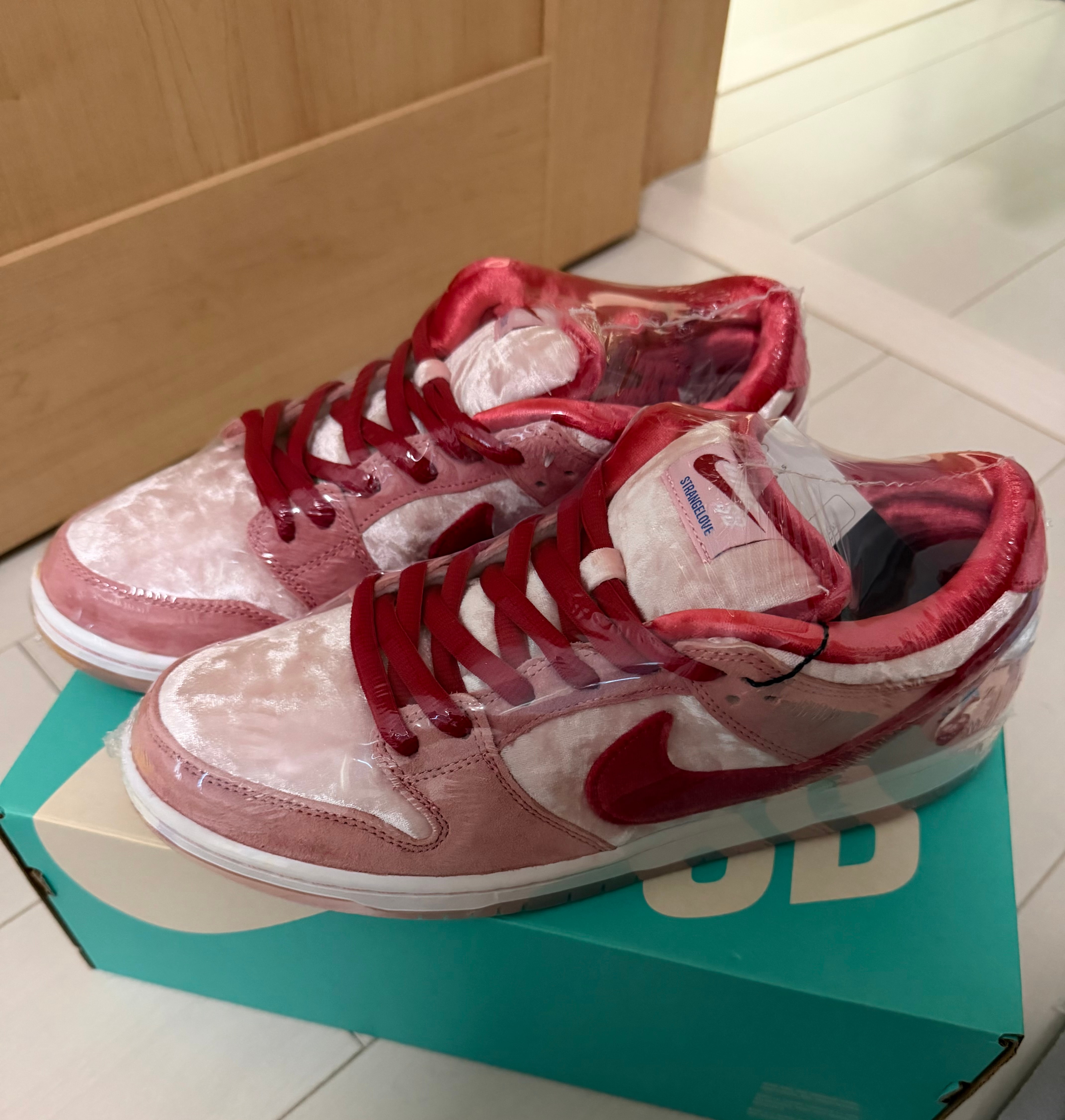 Strangelove × Nike SB Dunk Low "Valentine’s Day"