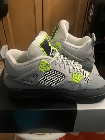 Nike Air Jordan 4 Retro LE "Neon"