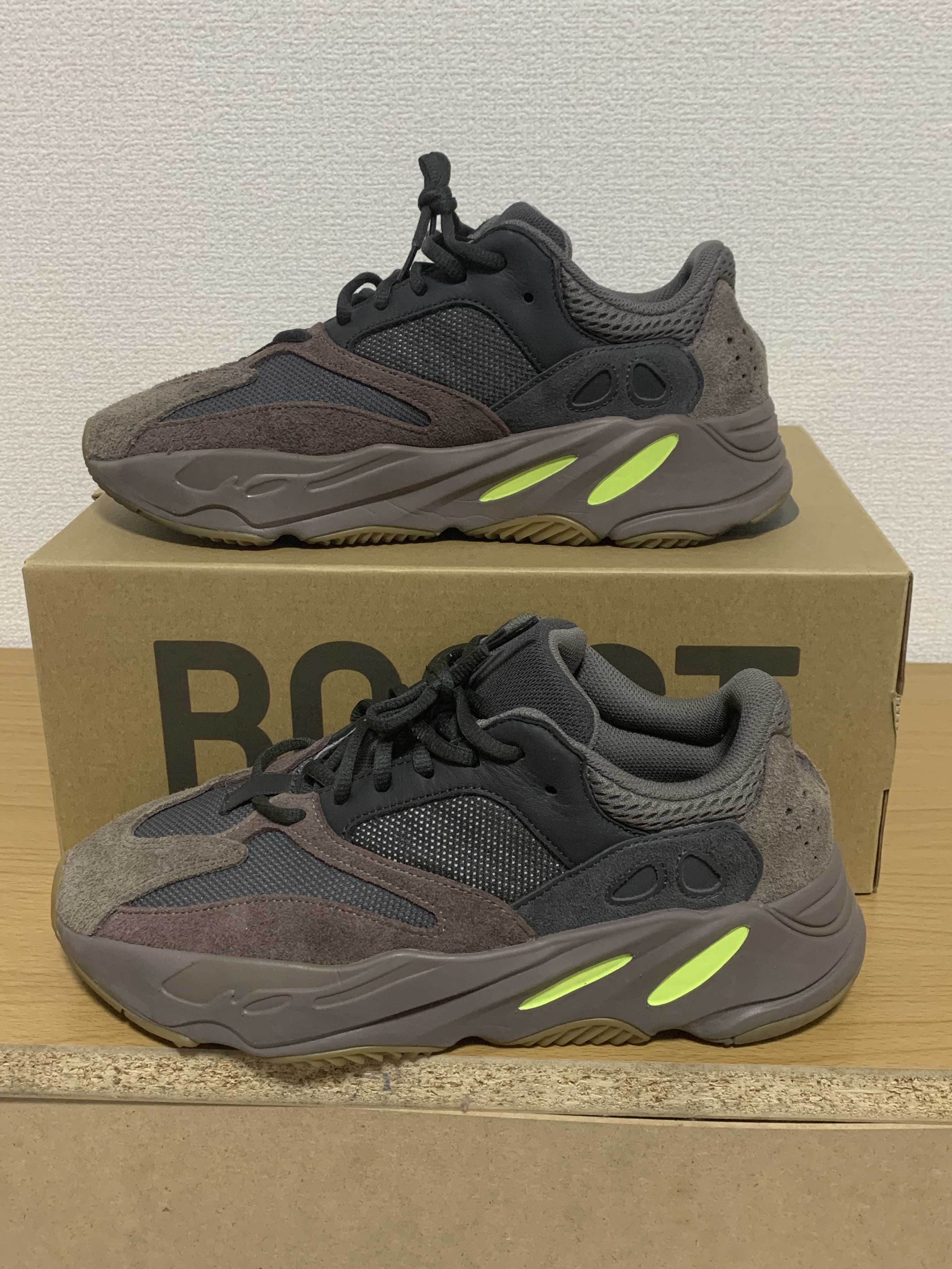 YEEZY BOOST 700 WAVE RUNNER DARK GREY
