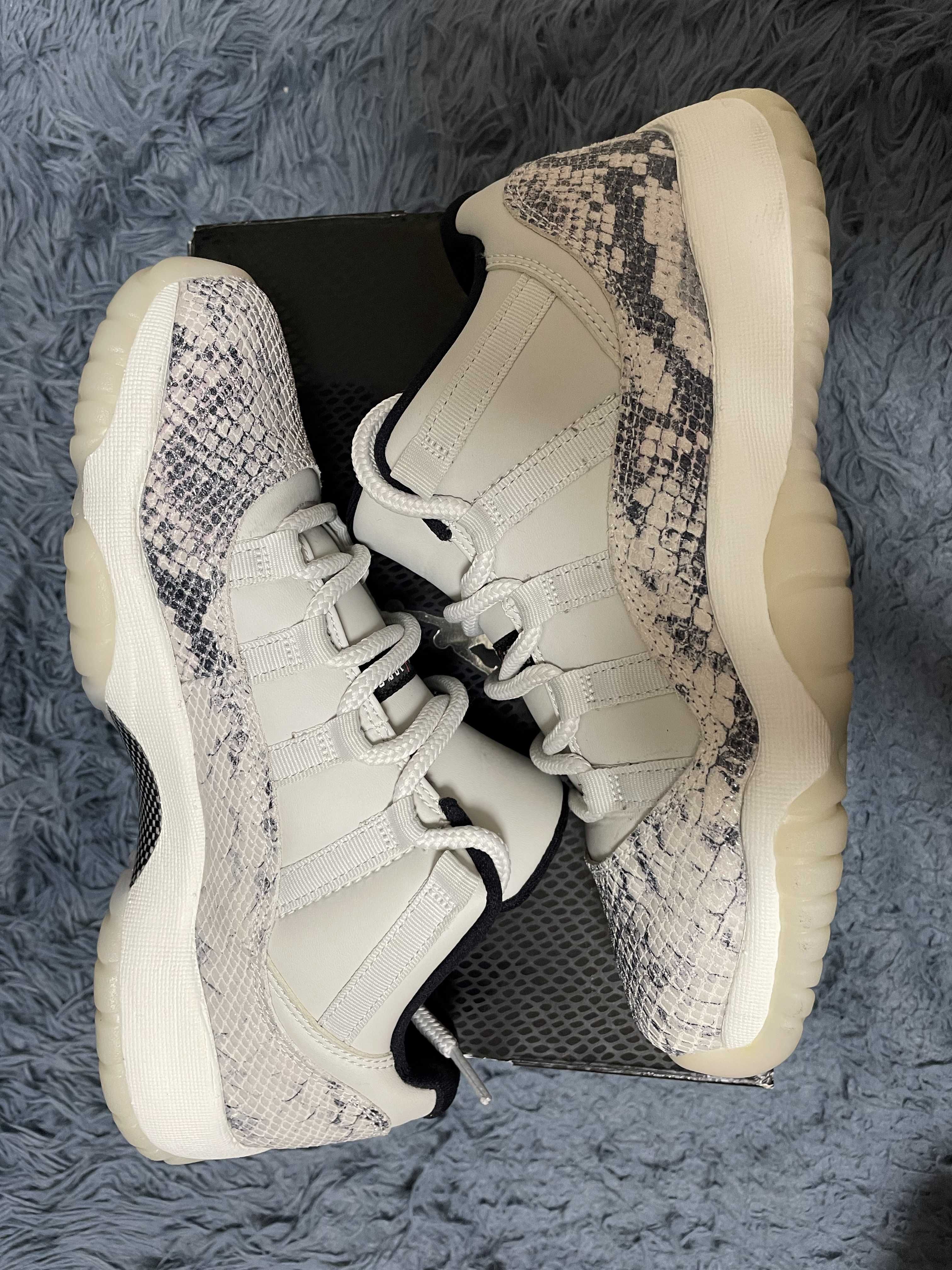 NIKE GS AIR JORDAN 11 RETRO LOW "SNAKE LIGHT BONE"