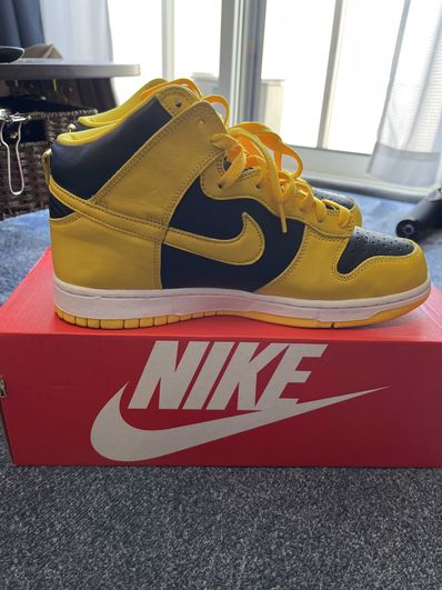 Nike Dunk High "Black/Varsity Maize"