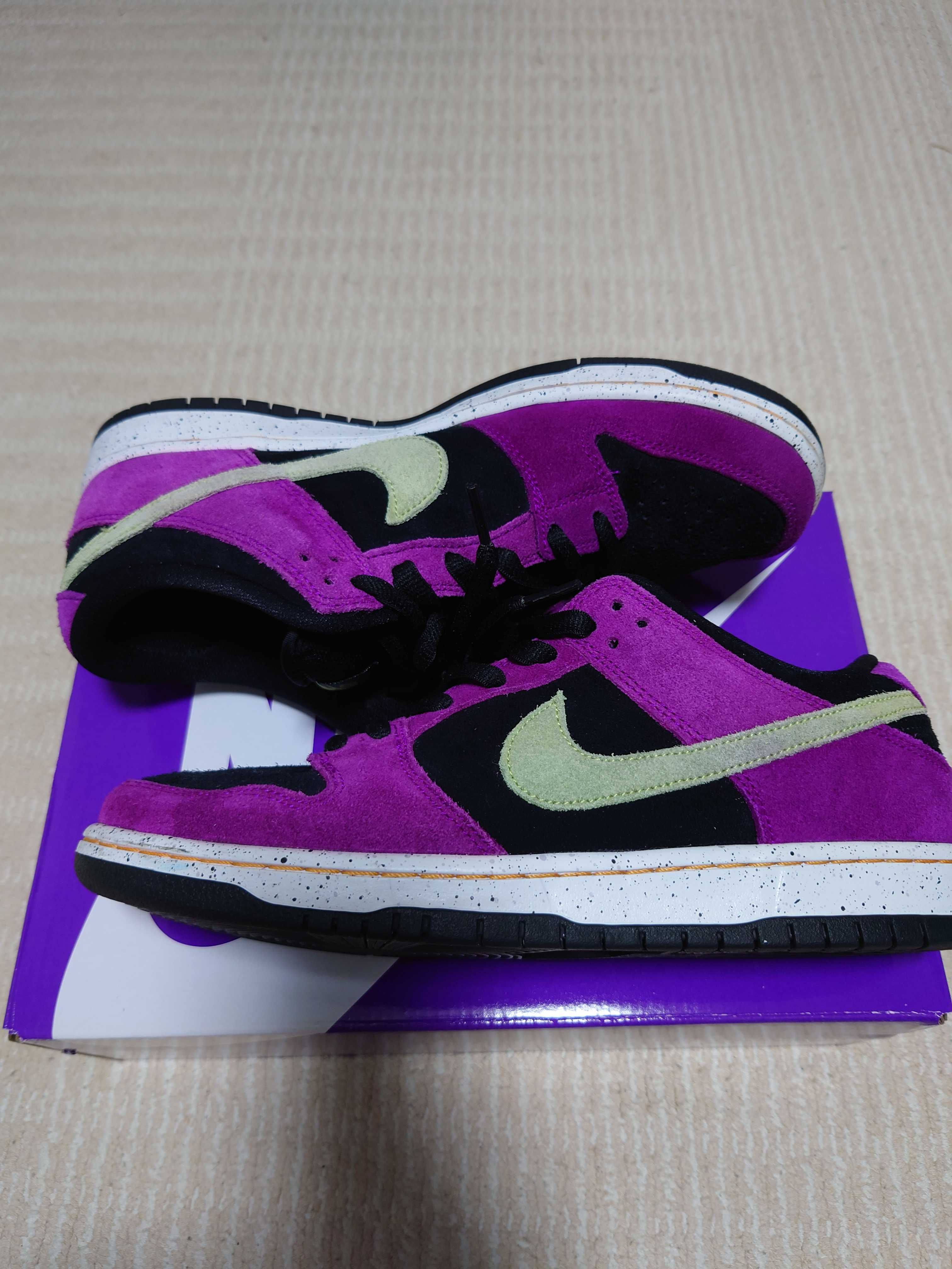 Nike SB Dunk Low "Red Plum"