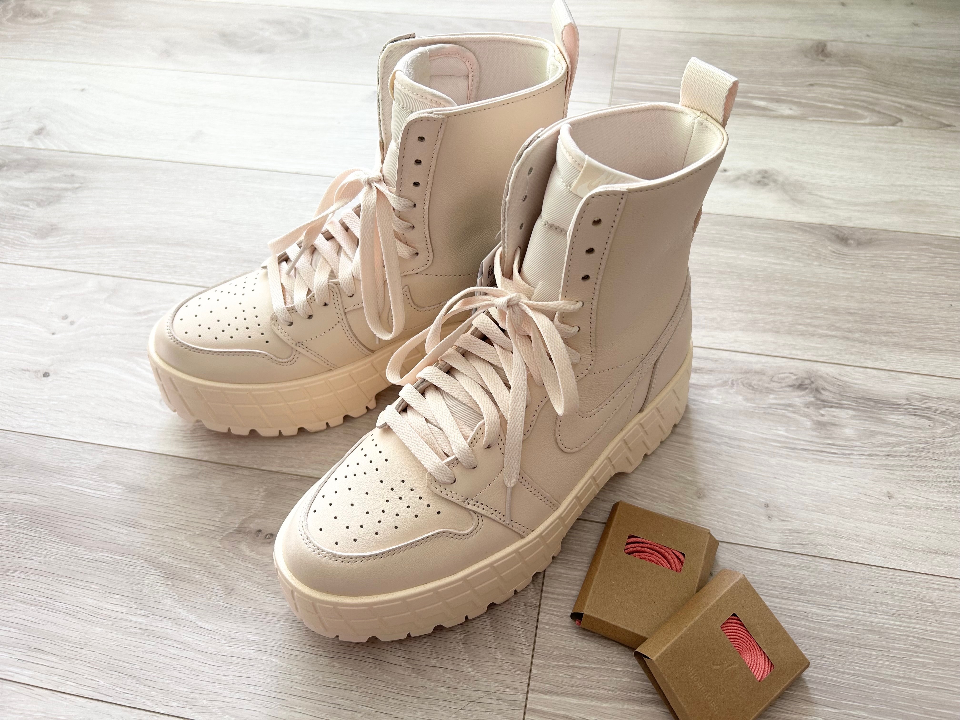 ナイキ ウィメンズ エアジョーダン1 ブルックリン ハイ "グアバアイス/セイル/グアバアイス"