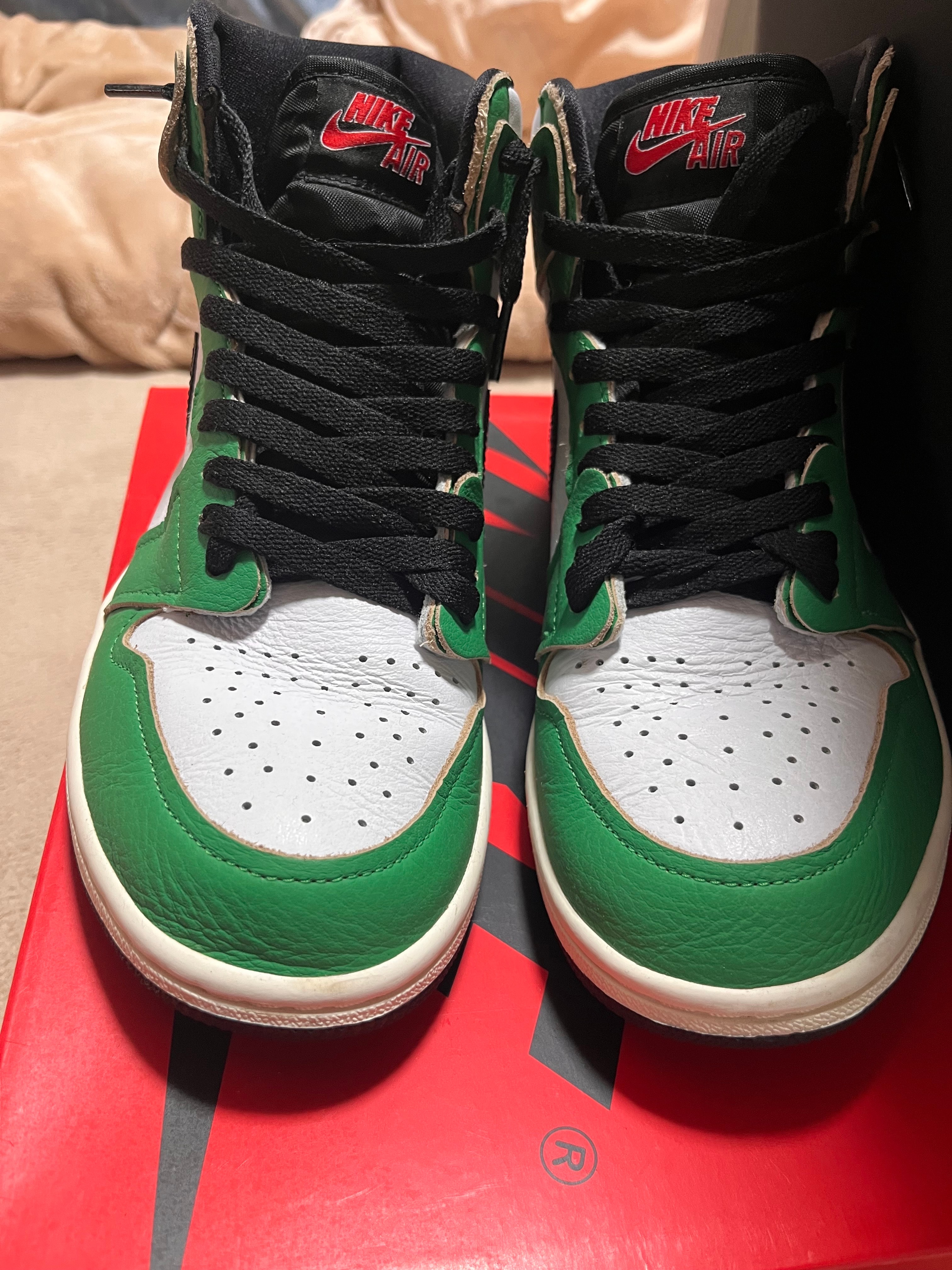 Nike Women's Air Jordan 1 High OG "Lucky Green/White-Sail-Black"