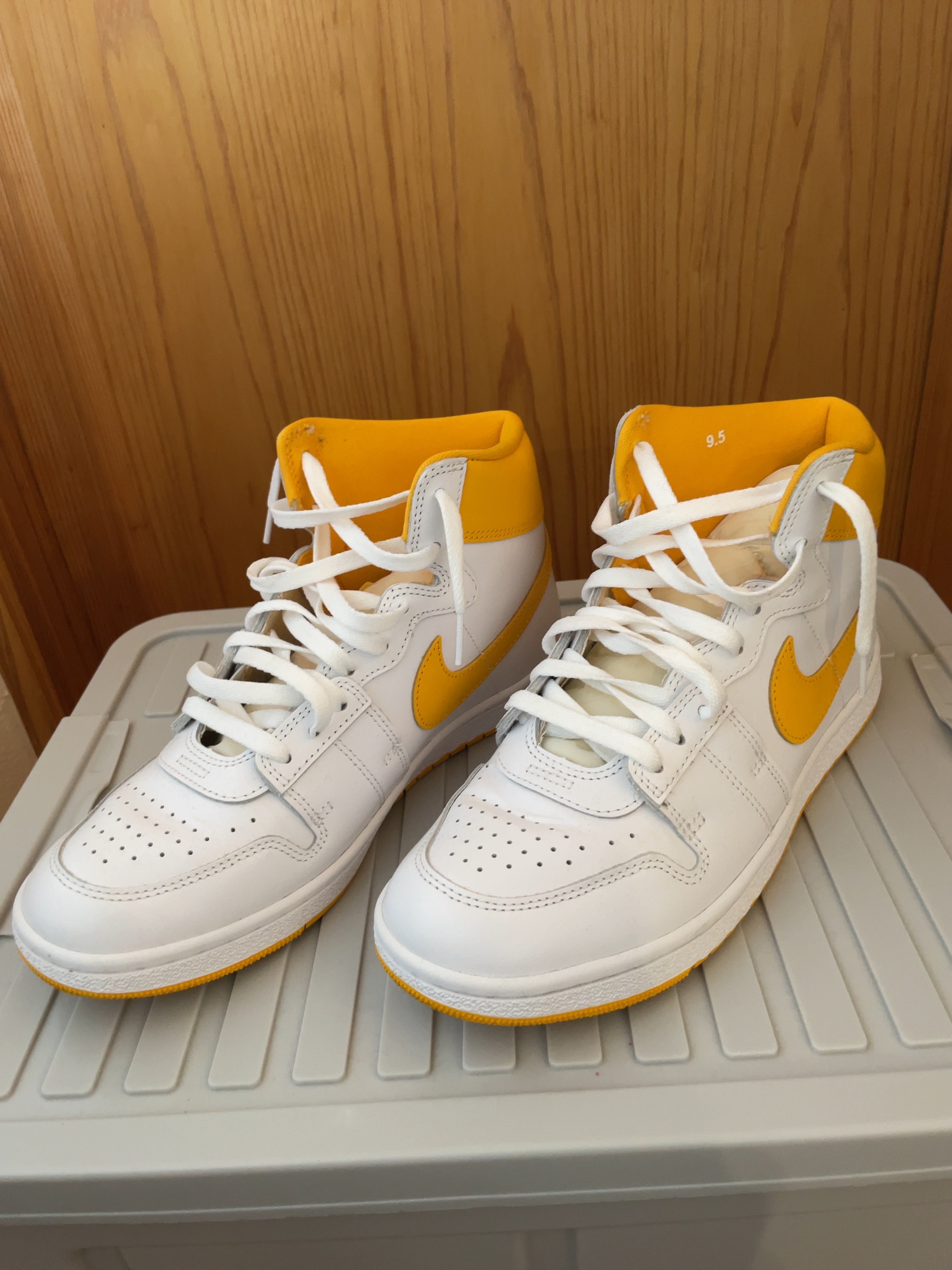 Nike Jordan Air Ship SP "University Gold"