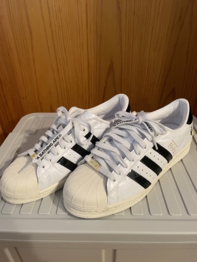 A BATHING APE × adidas Superstar V "Footwear White/Core Black/Gold Metallic"