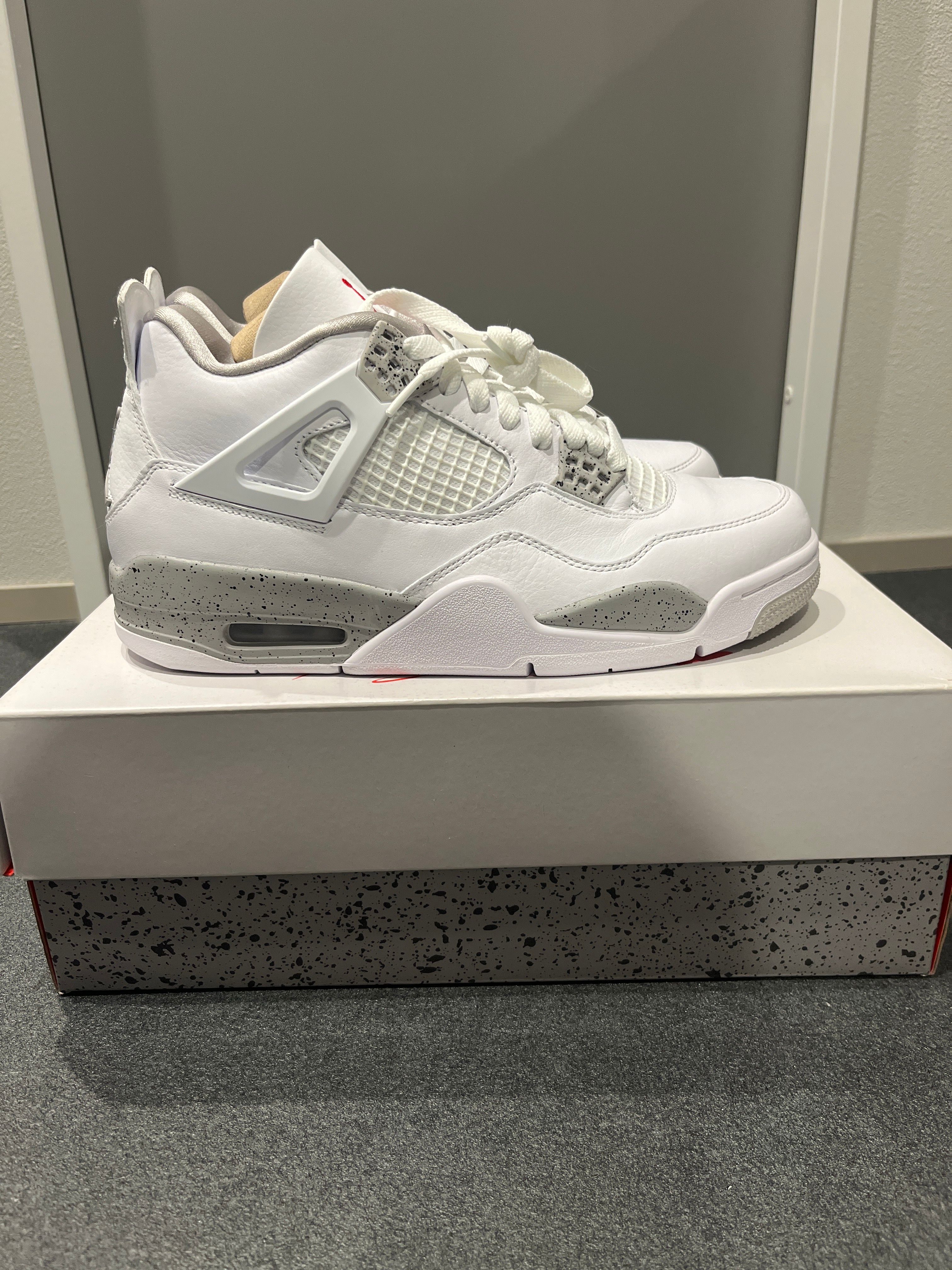 Nike Air Jordan 4 "Tech White"  