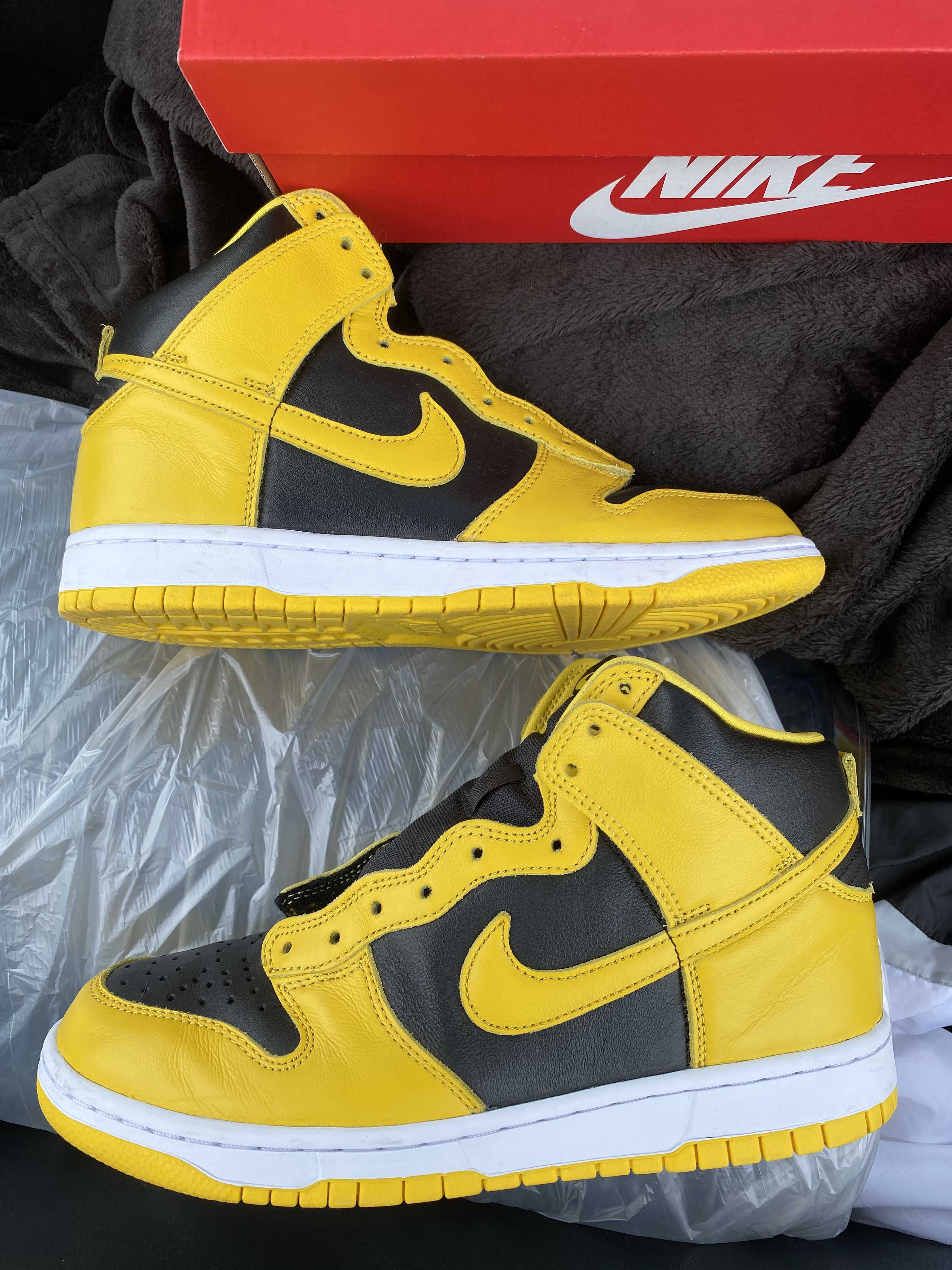 Nike Dunk High "Black/Varsity Maize"