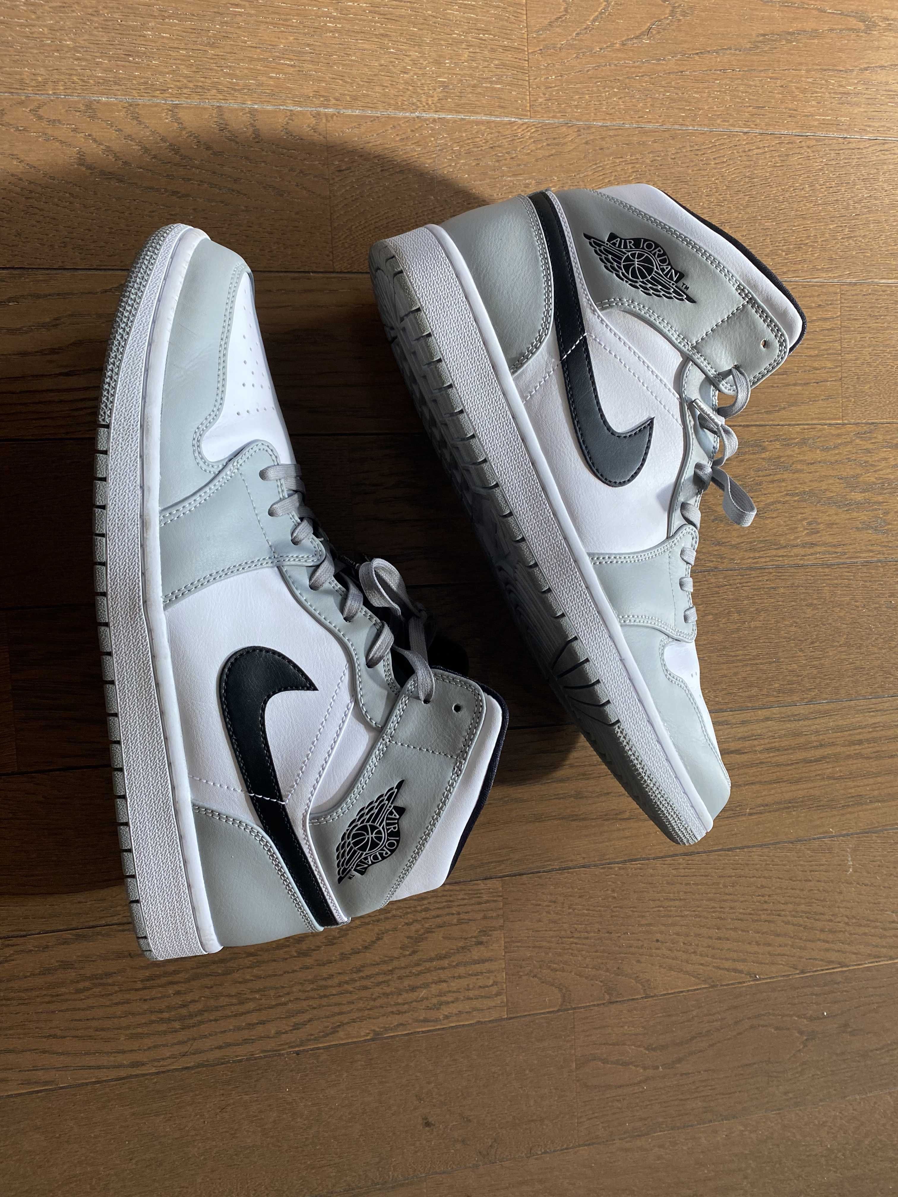 Nike Air Jordan 1 Mid "Light Smoke Grey/White/Black"