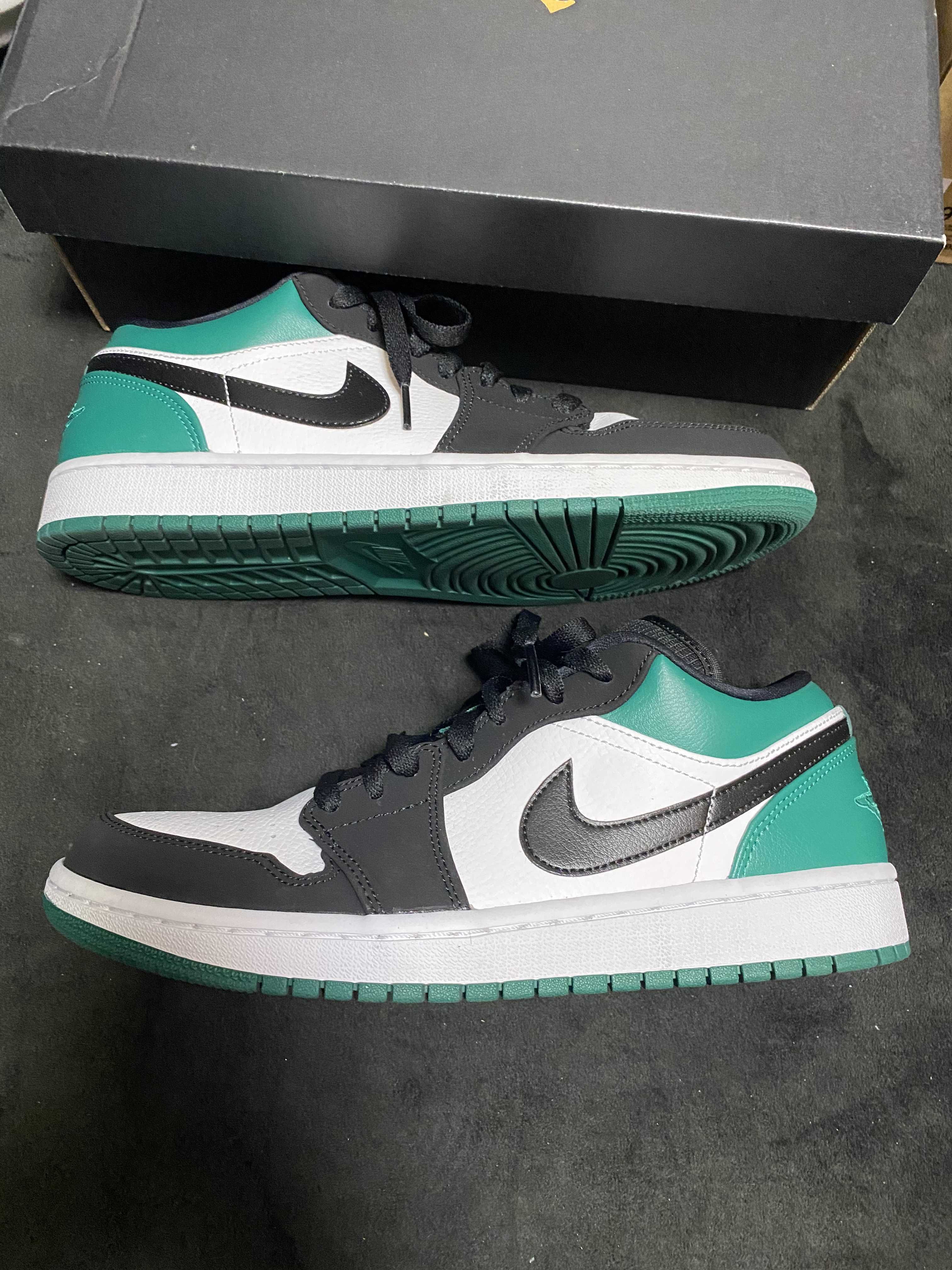 Nike Air Jordan 1 Low "White Black Mystic Green"