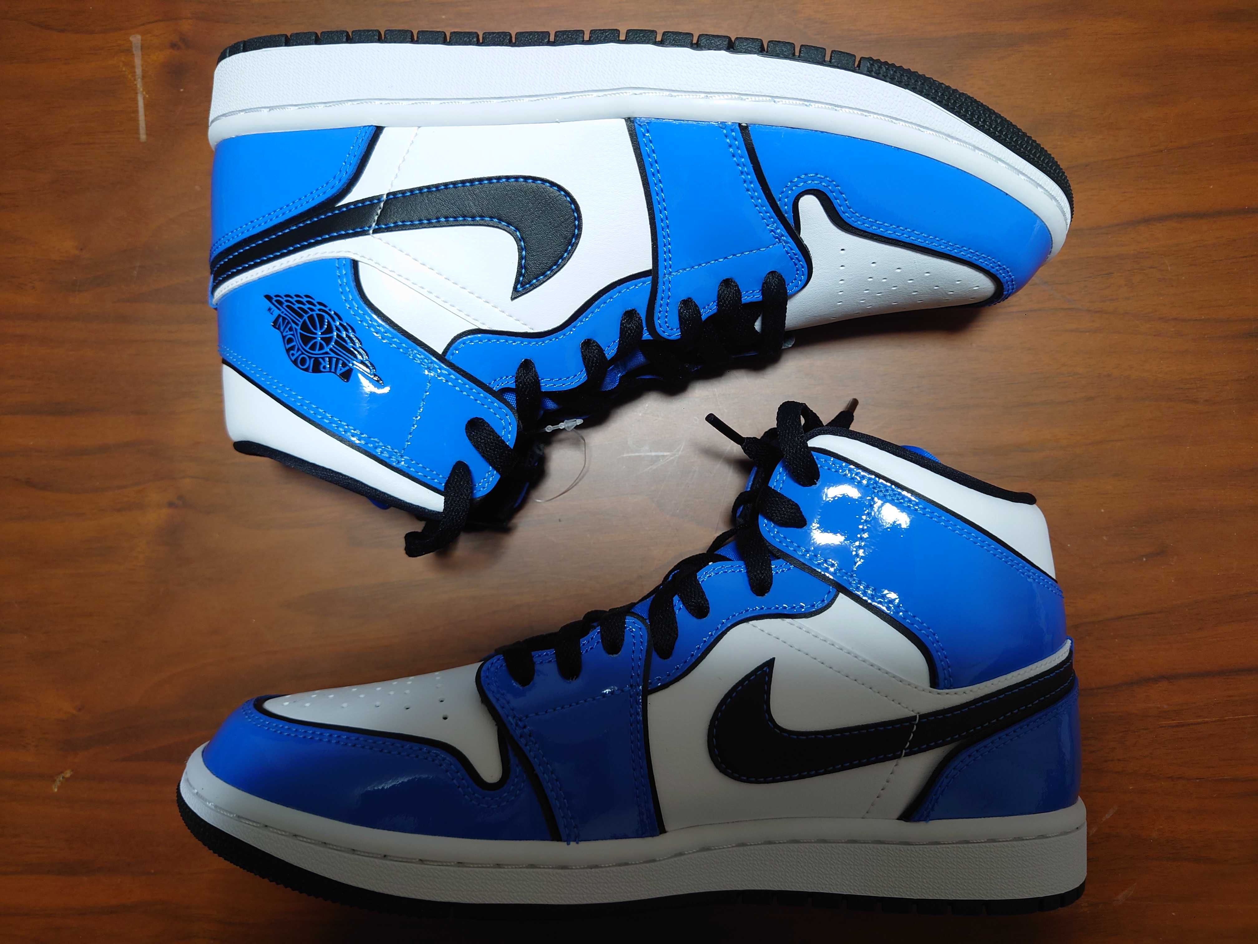 Nike Air Jordan 1 Mid SE "Signal Blue"