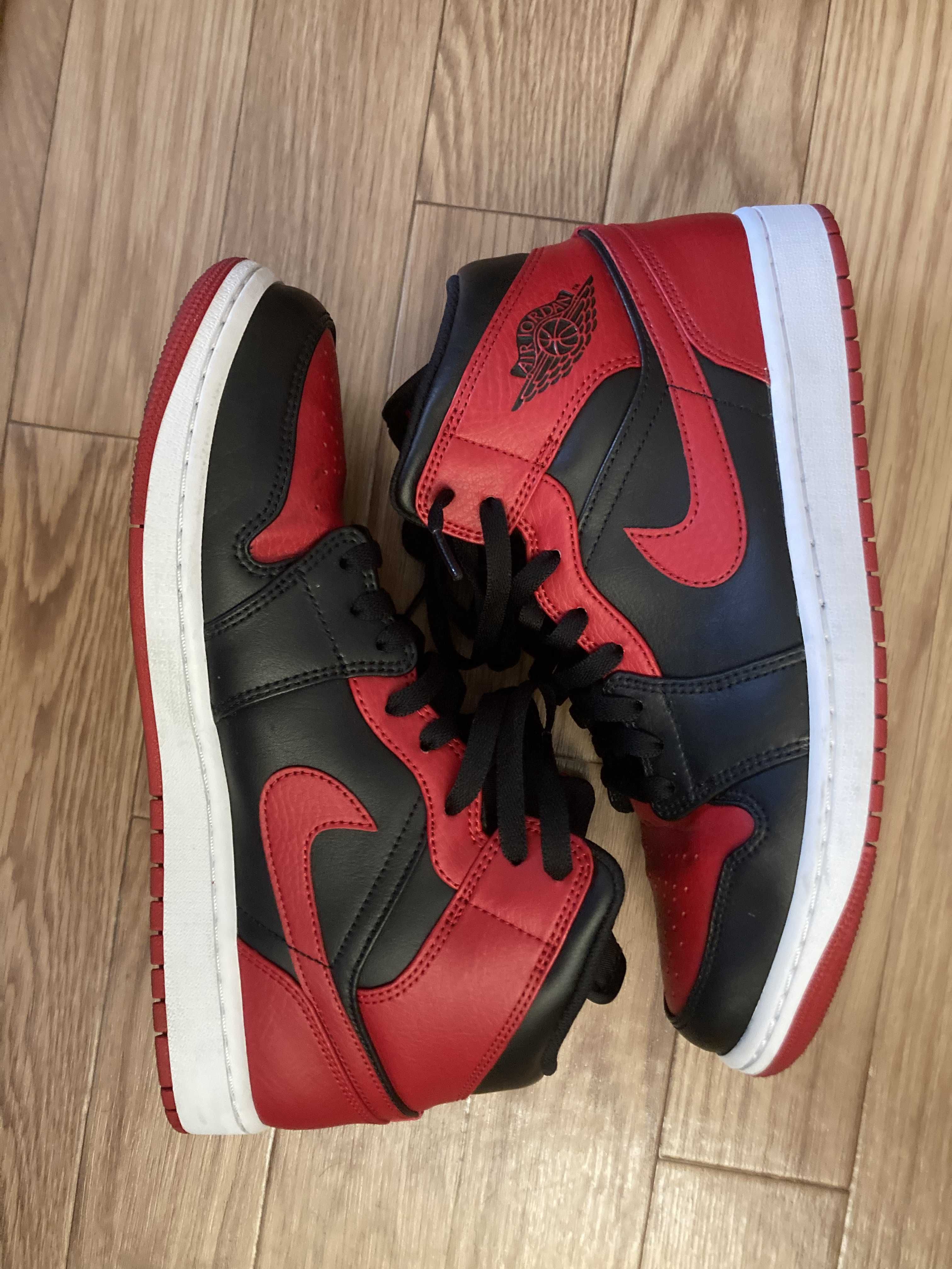 Nike Air Jordan 1 Mid "Bred"