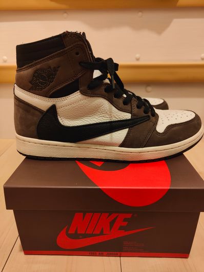 Travis Scott × Nike Air Jordan 1 Retro High OGを買うならスニーカー ...
