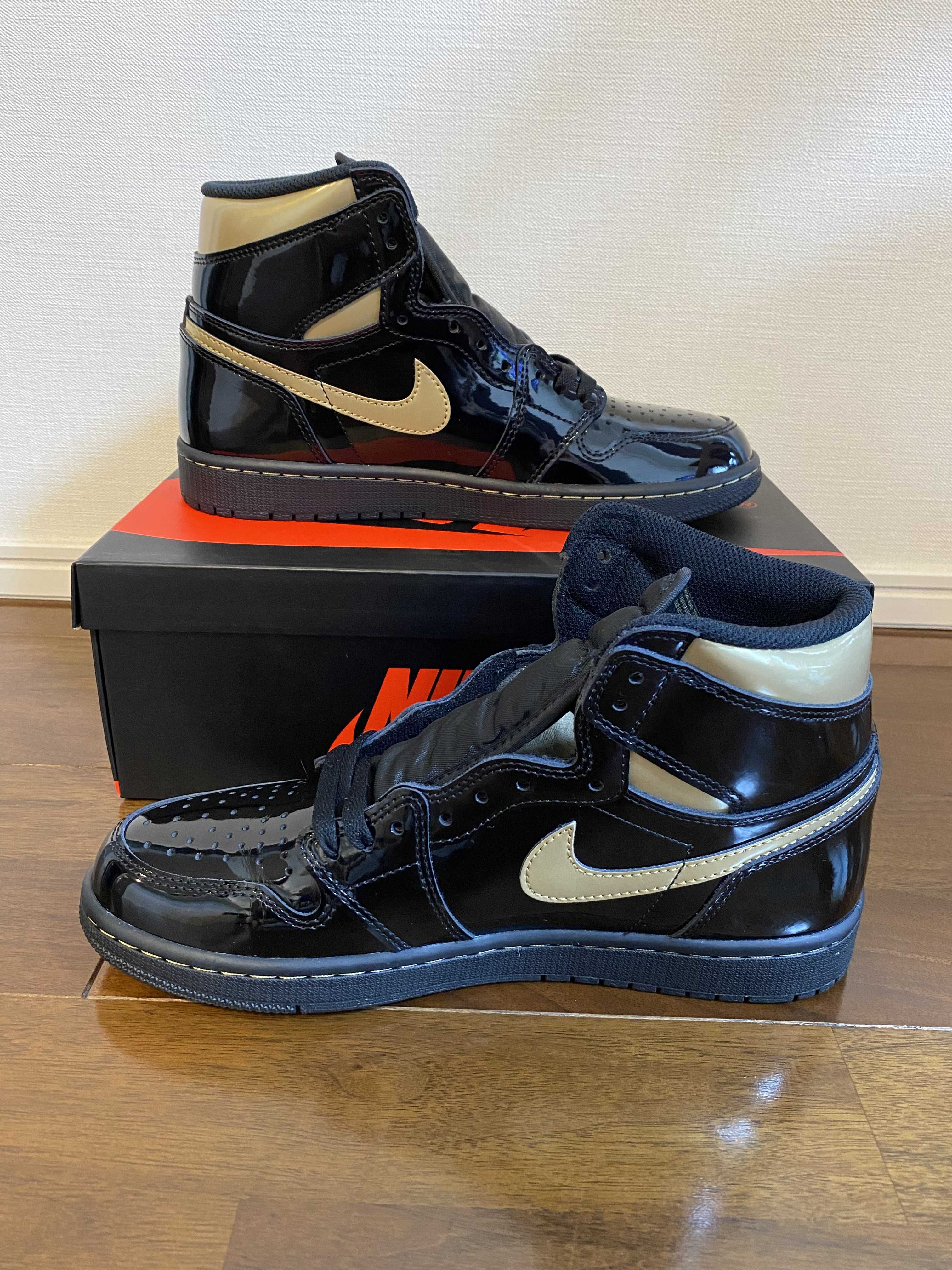 Nike Air Jordan 1 High OG "Black-Metalic Gold"