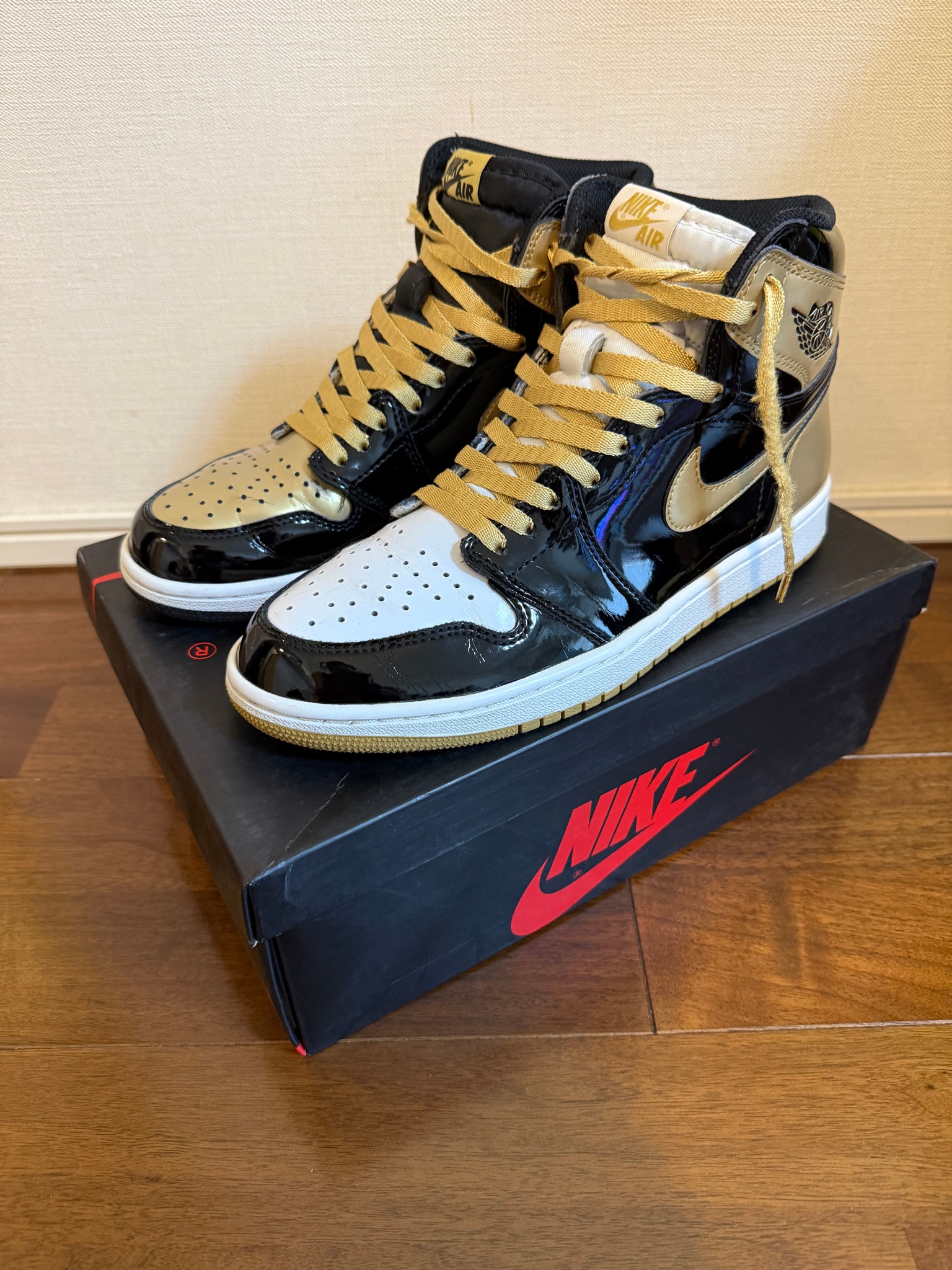 Nike Air Jordan 1 Retro High "Gold Top 3"