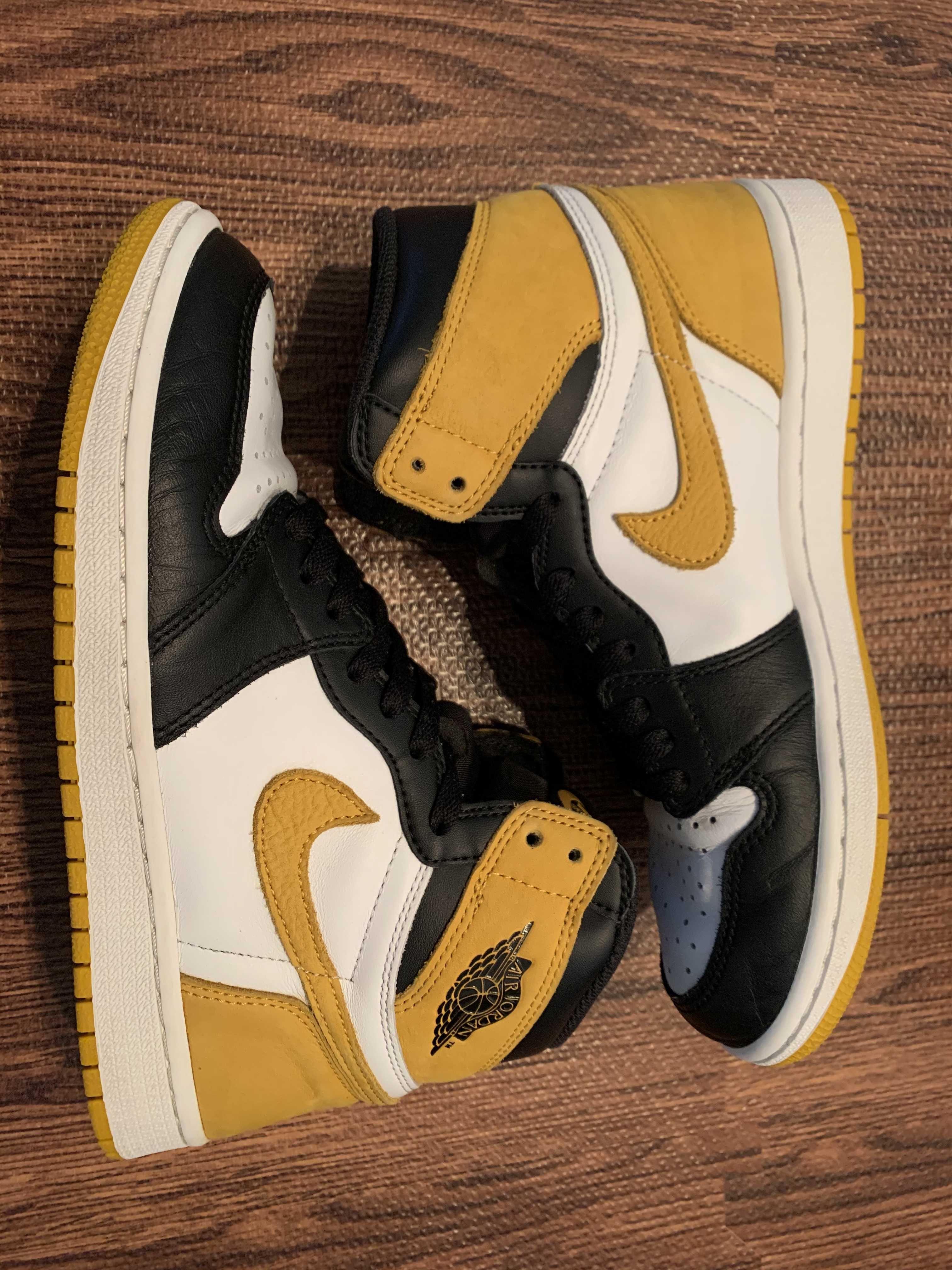 Nike Air Jordan 1 Retro High OG "Black Toe/Yellow Ochre"