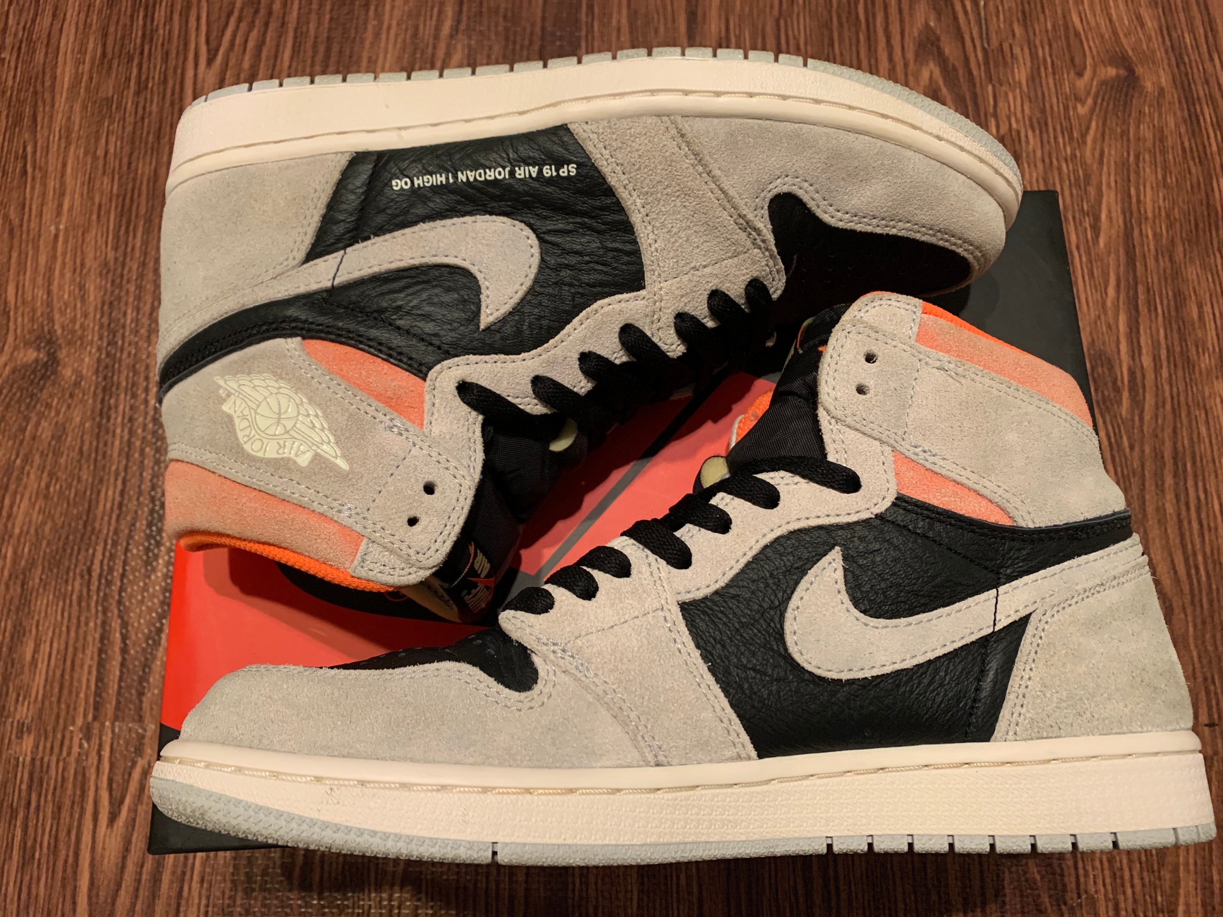 Nike Air Jordan 1 RETRO High OG "Hyper Crimson"