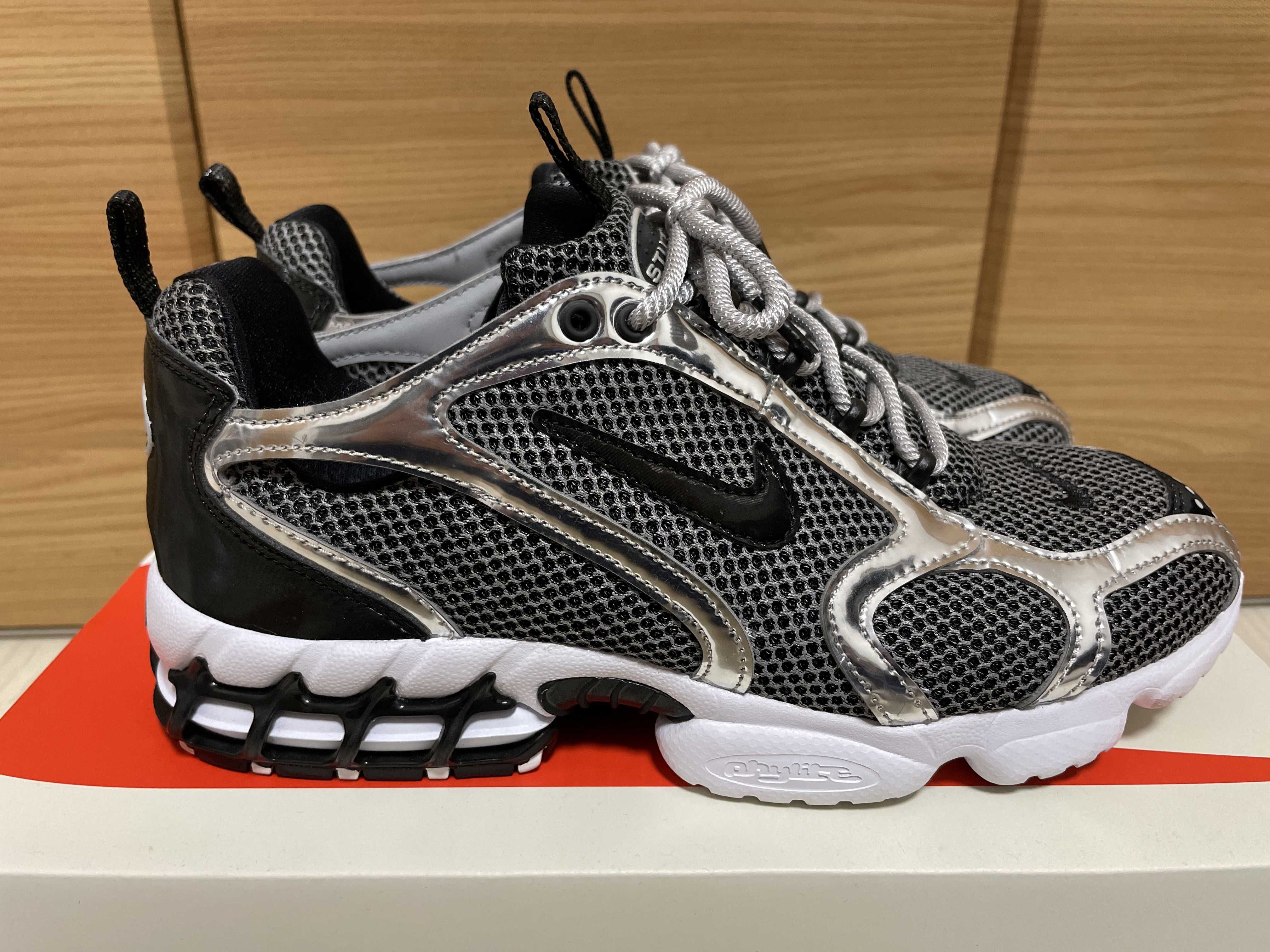 STUSSY × NIKE AIR ZOOM SPIRIDON CAGED "PURE PLATINUM/BLACK-WHITE"