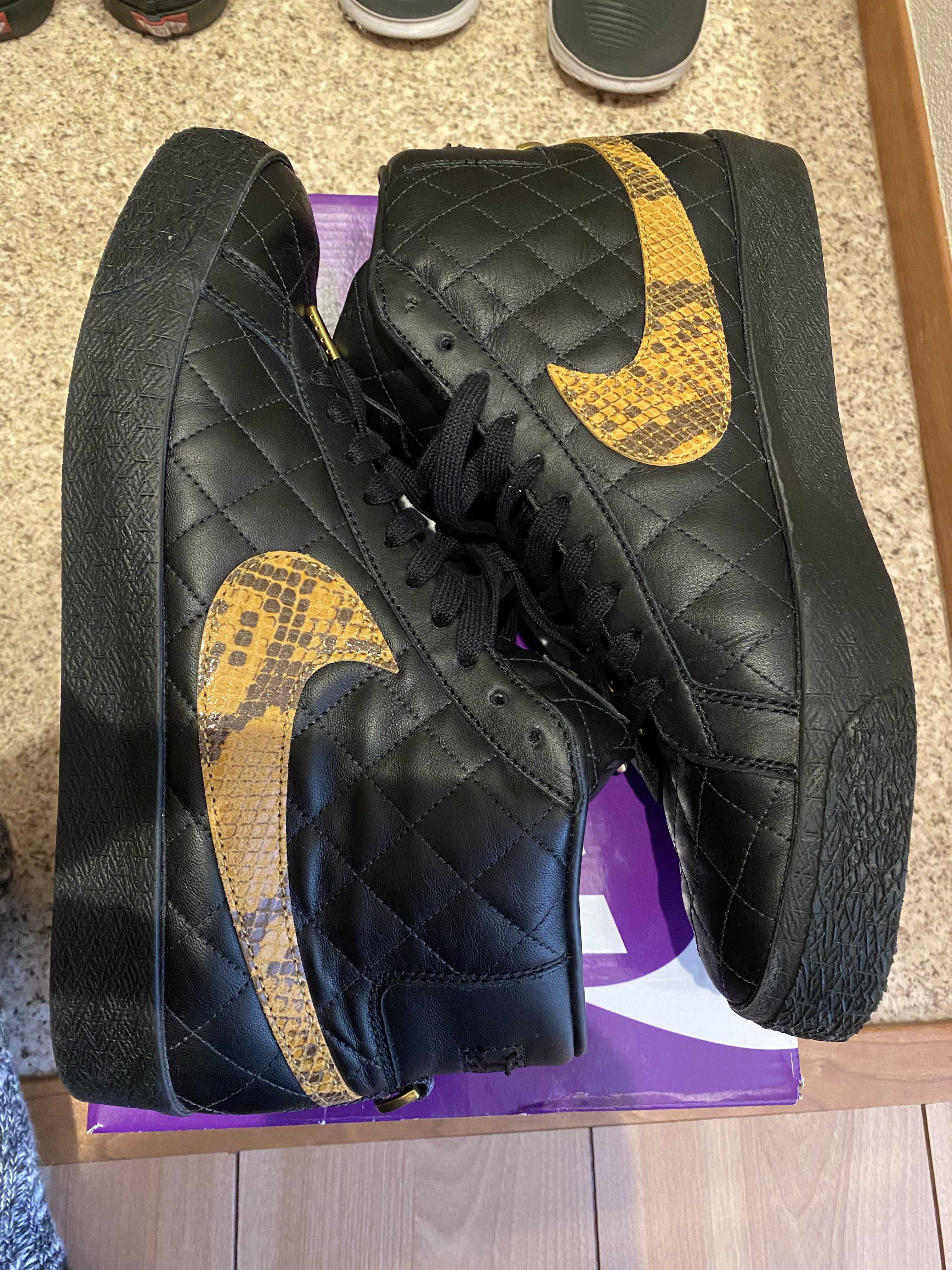 Supreme × Nike SB Blazer Mid "Black"