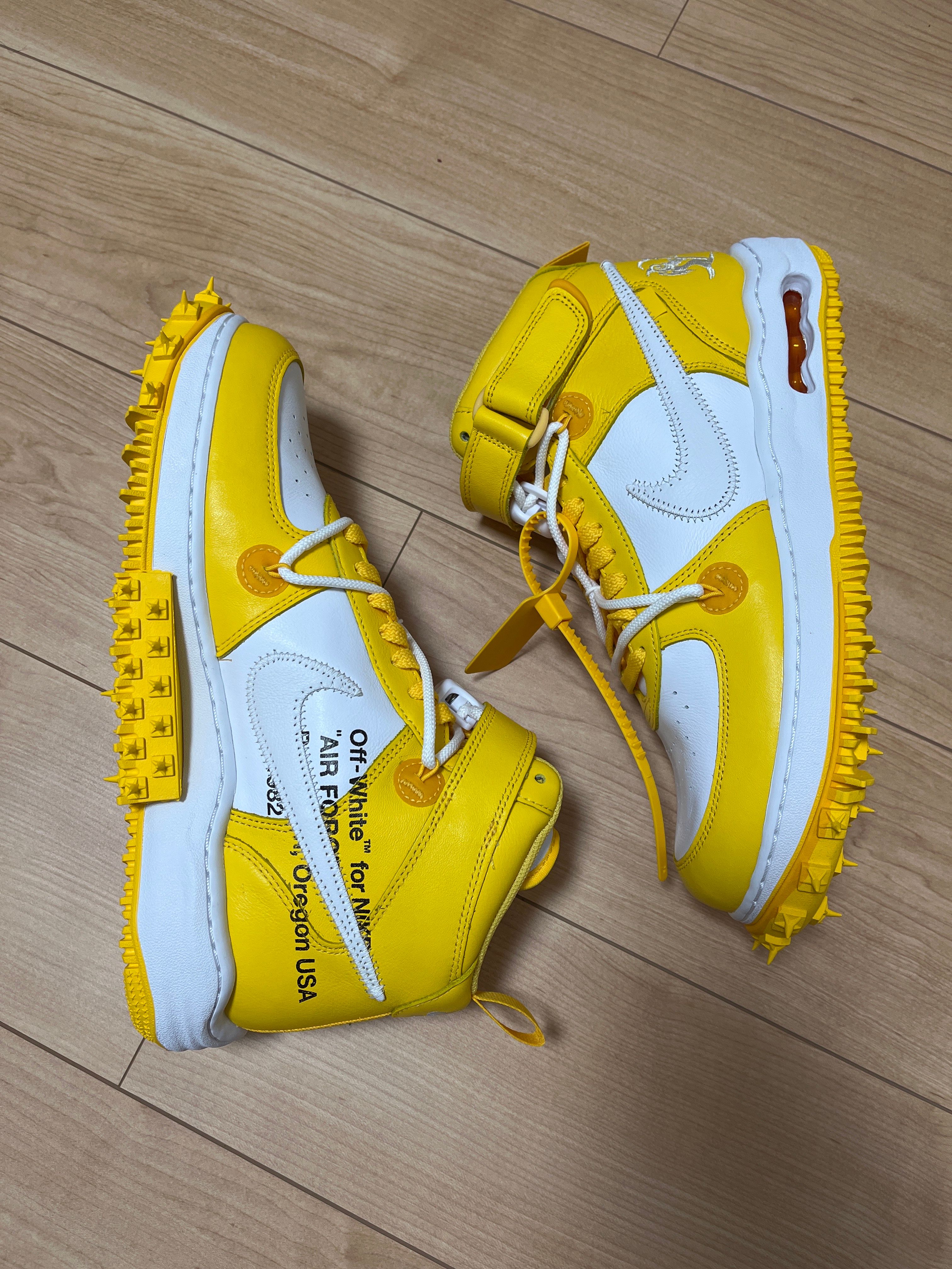 Off-White × Nike Air Force 1 Mid SP LTHR "White and Varsity Maize"