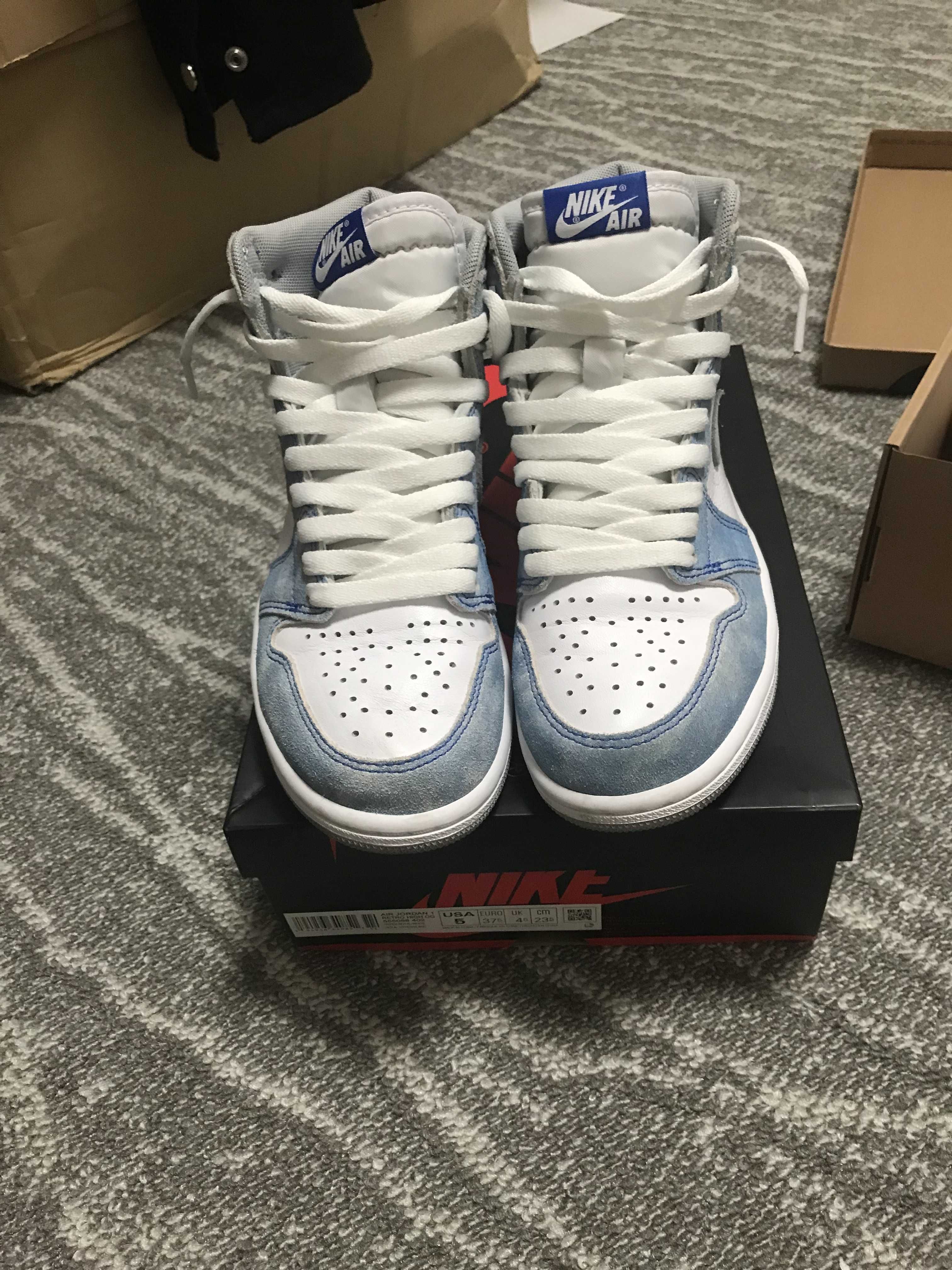 Nike Air Jordan 1 High OG "Hyper Royal"