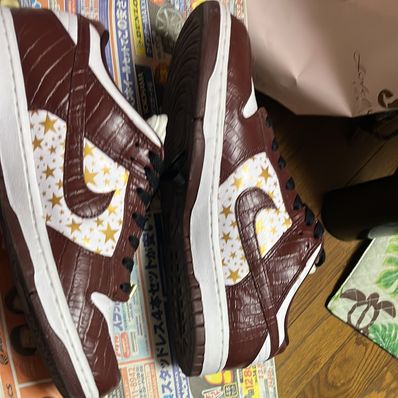 Supreme × Nike SB Dunk Low OG QS Gold Stars "White/Barkroot Brown"