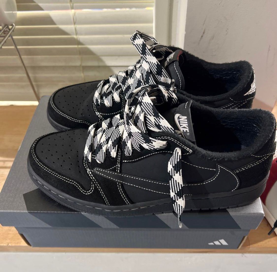 Travis Scott × Nike Air Jordan 1 Low OG SP "Black Phantom"