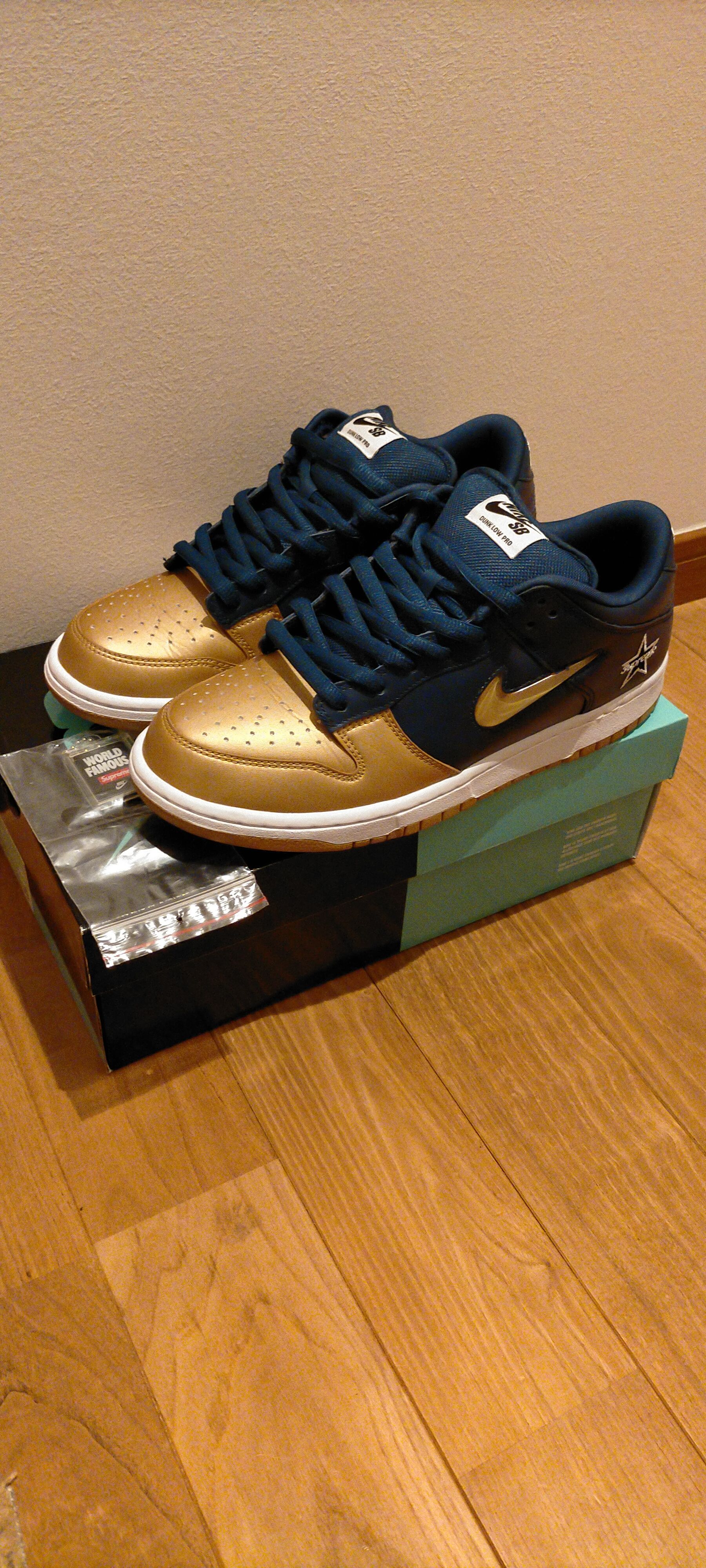 Supreme × Nike SB Dunk Low OG QS "Metallic Gold/Navy"