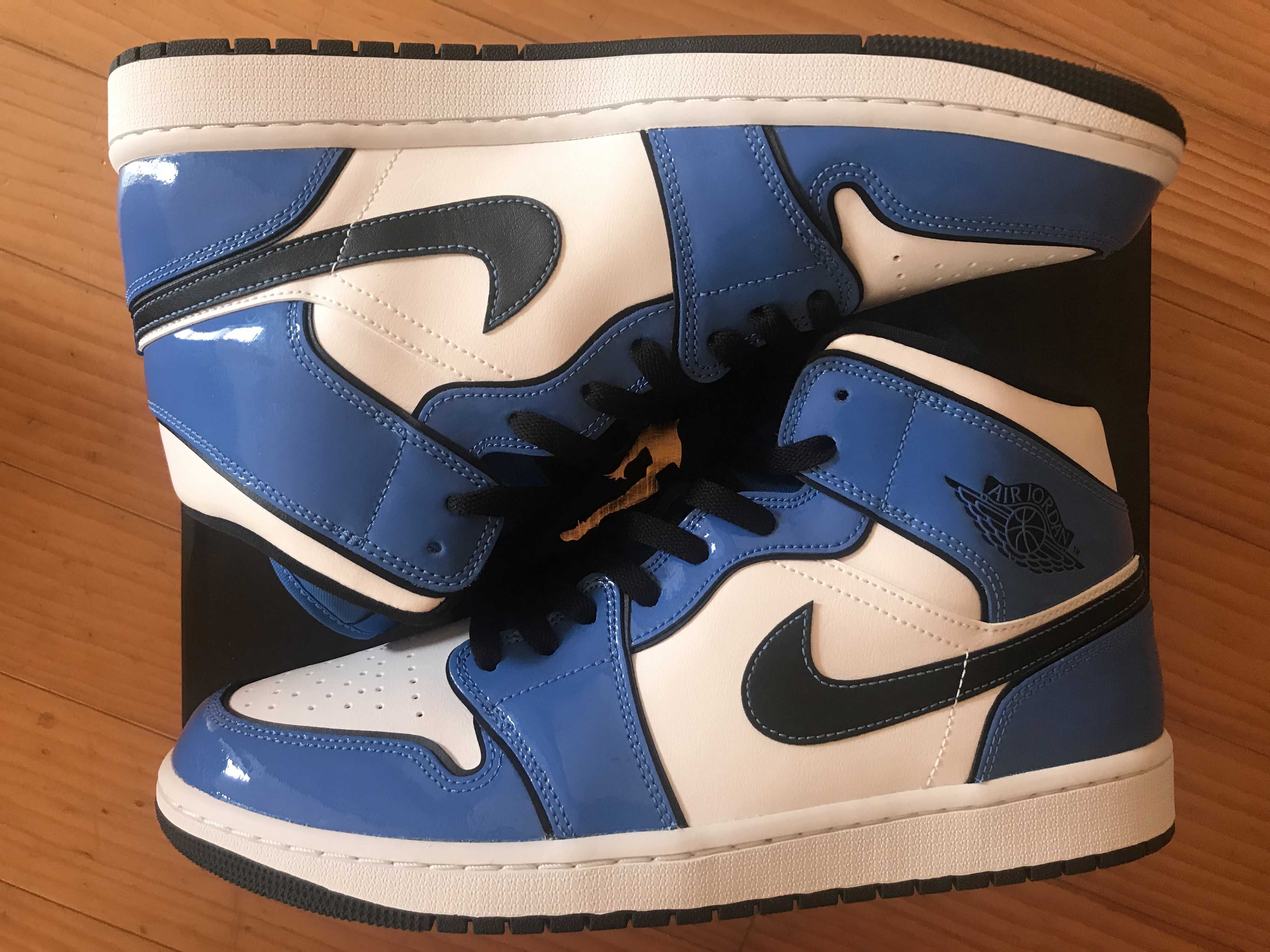 Nike Air Jordan 1 Mid SE "Signal Blue"