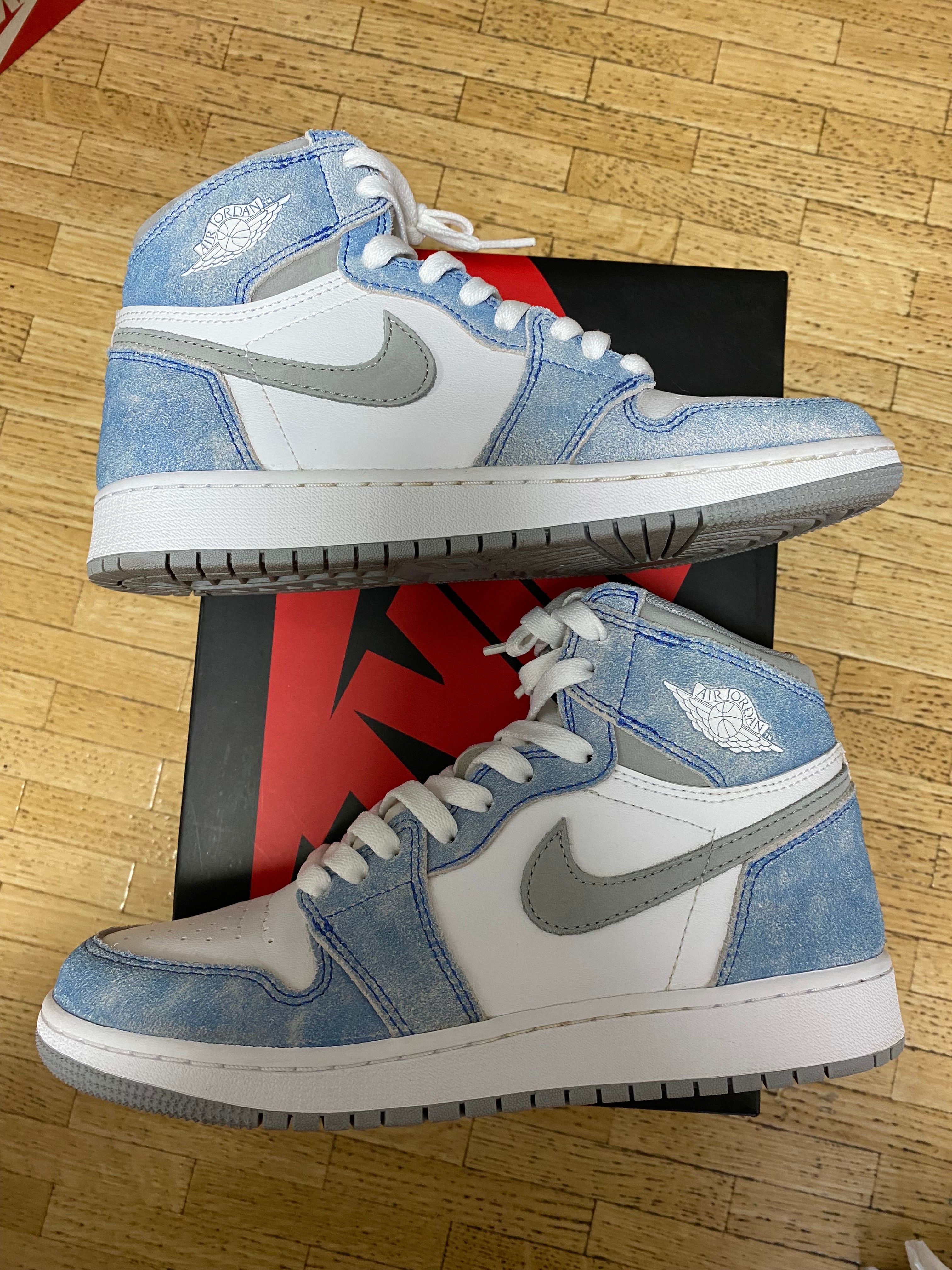 Nike Air Jordan 1 High OG "Hyper Royal"