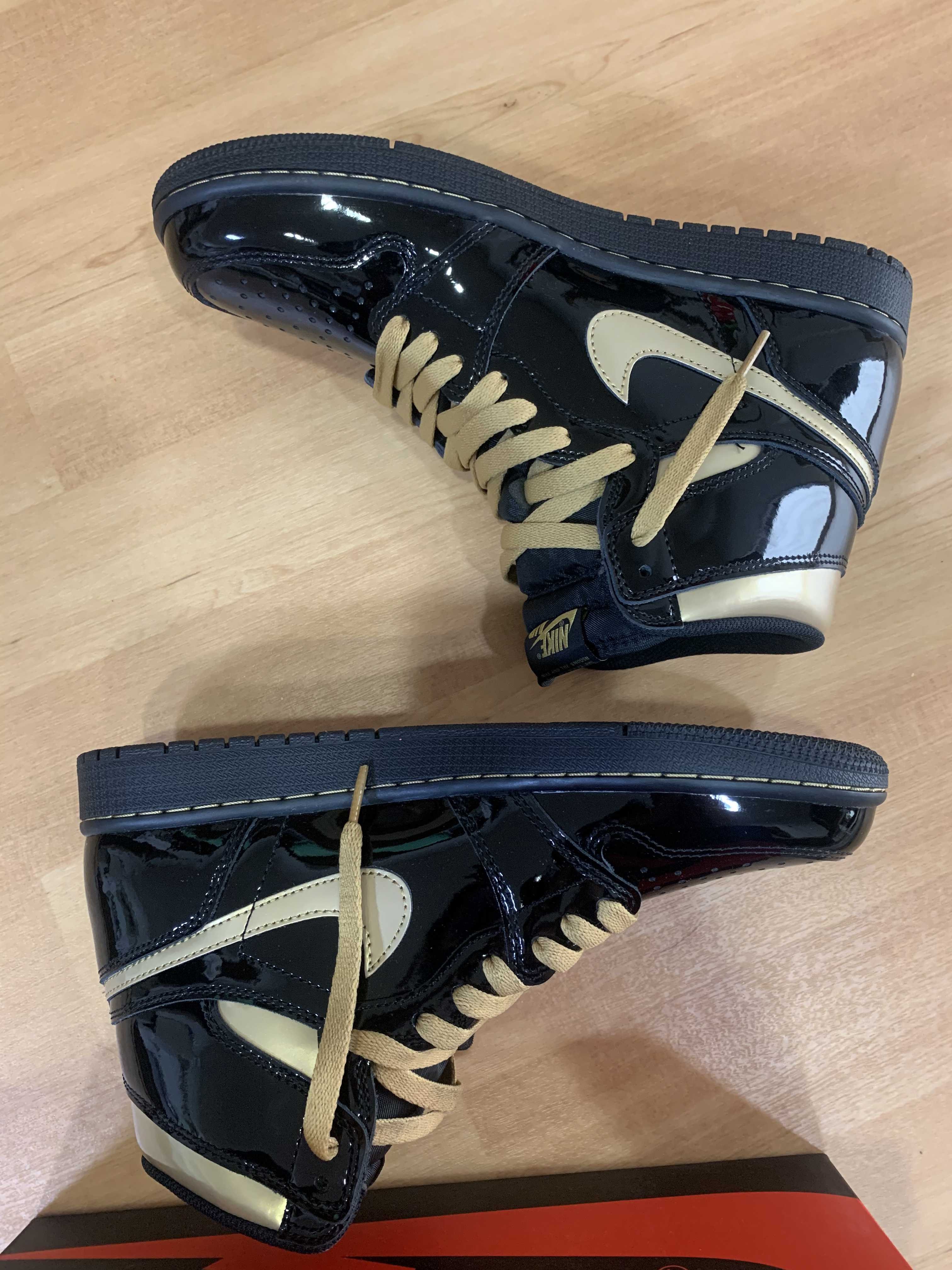 Nike Air Jordan 1 High OG "Black-Metalic Gold"