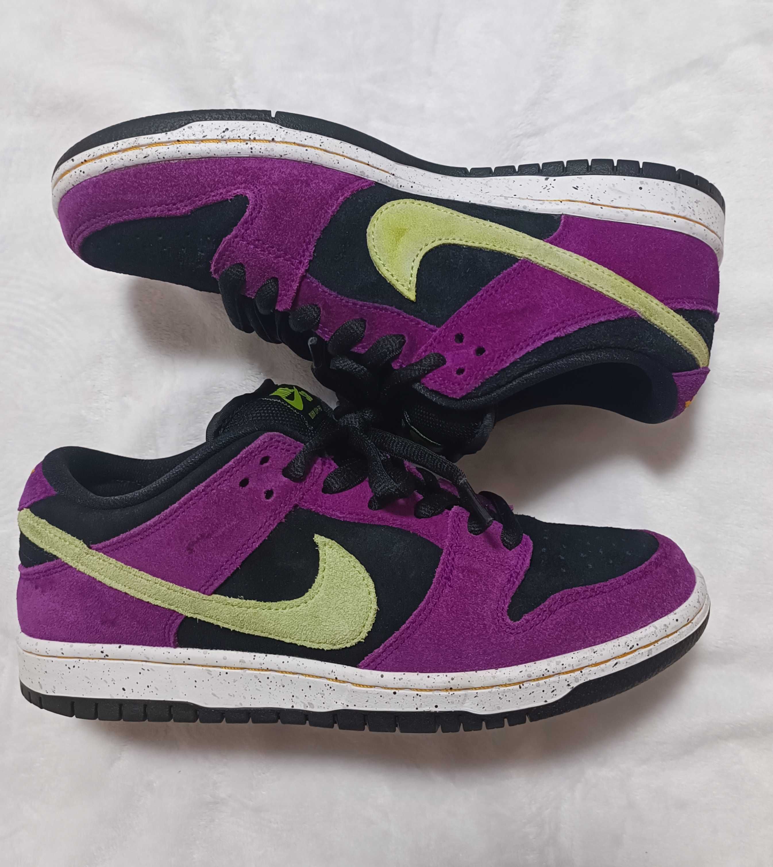 Nike SB Dunk Low "Red Plum"