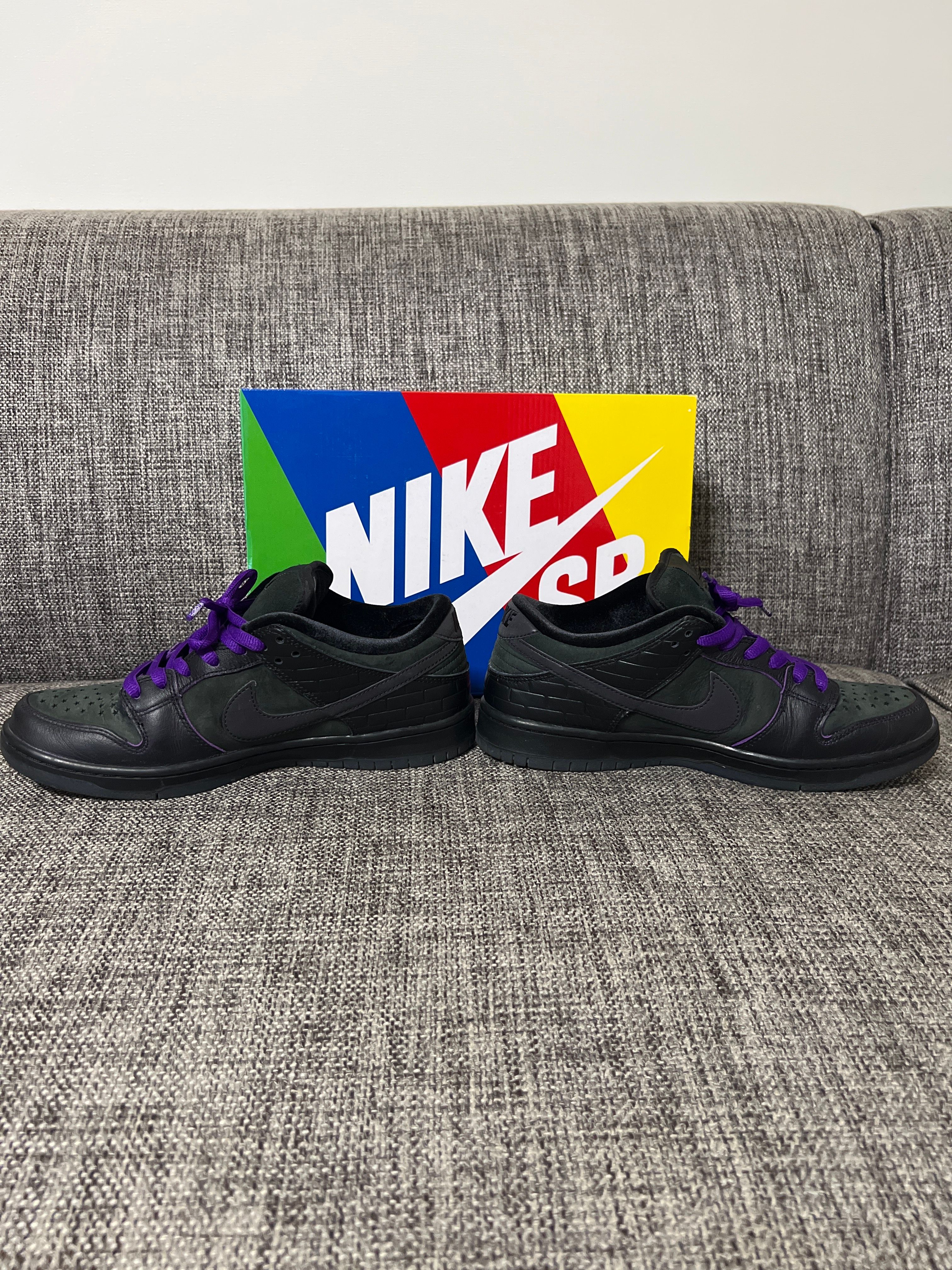Familia × Nike SB Dunk Low First Avenue "Black/Voltage Purple-White"
